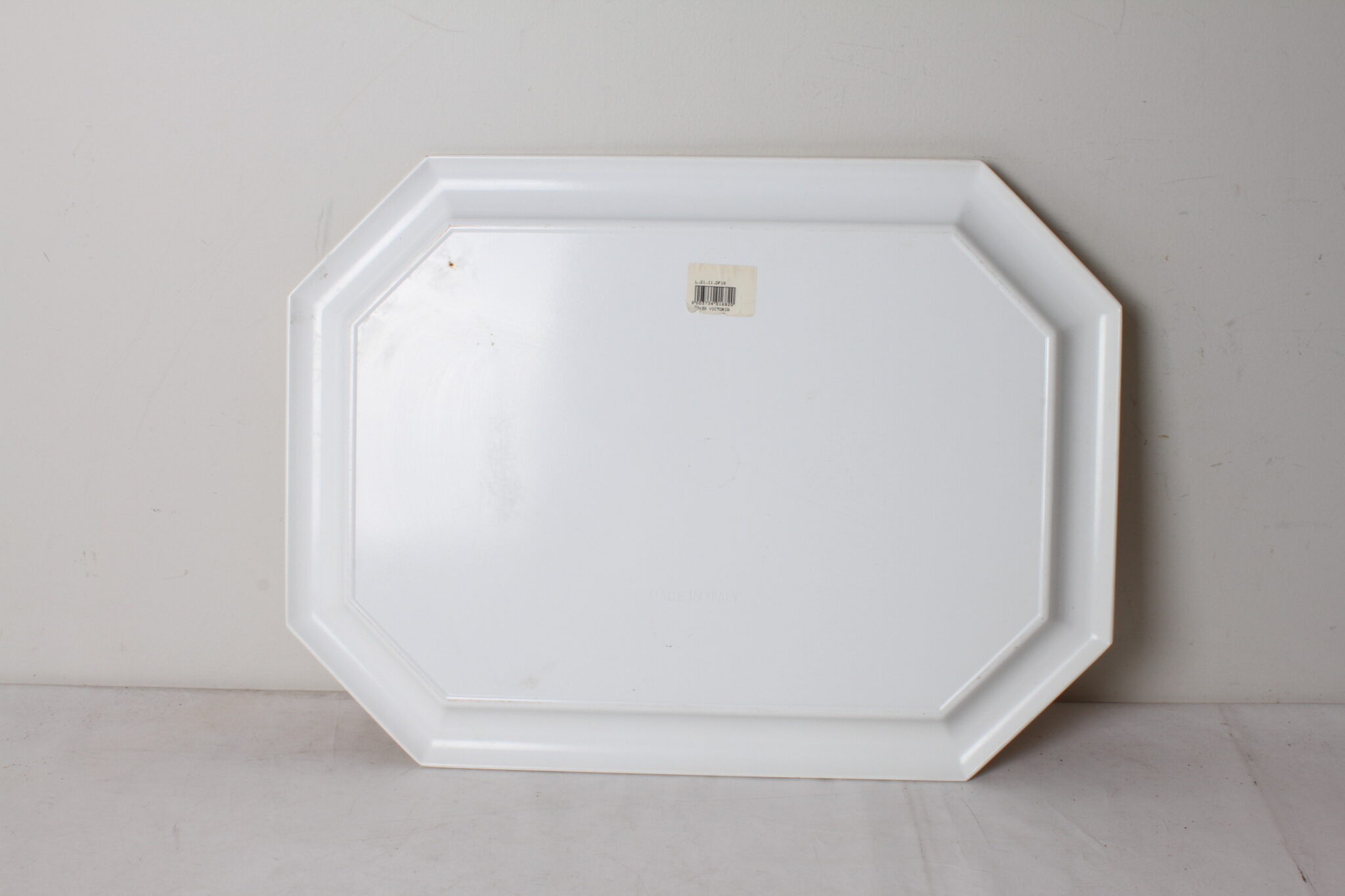 plateaur-de-service-vintage-plastique-robuste-modele-victoria-art-de-la-table-occasion-brocante-emmaus-scherwiller-etikette (1)