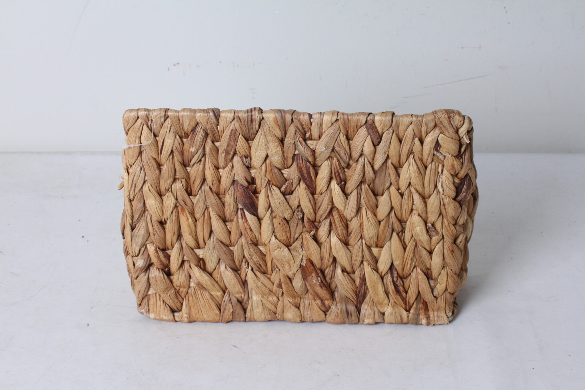 porte-lettres-naturel-en-jacinthe-d'eau-objets-deco-occasion-emmaus-scherwiller-etikette (4)
