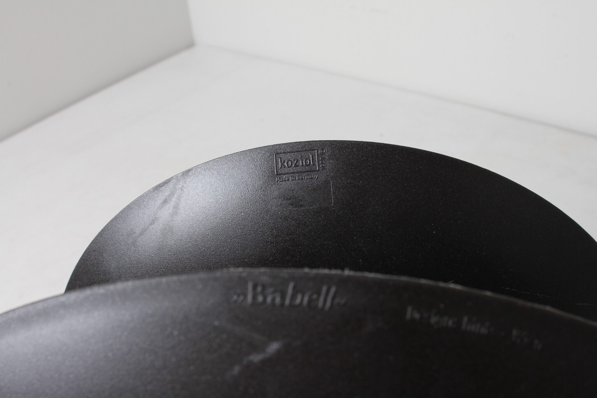 presentoir-2-niveaux-plastique-paillete-koziol-babell-design-hints-wien-art-de-la-table-brocante-occasion-emmaus-scherwiller-etikette (1)