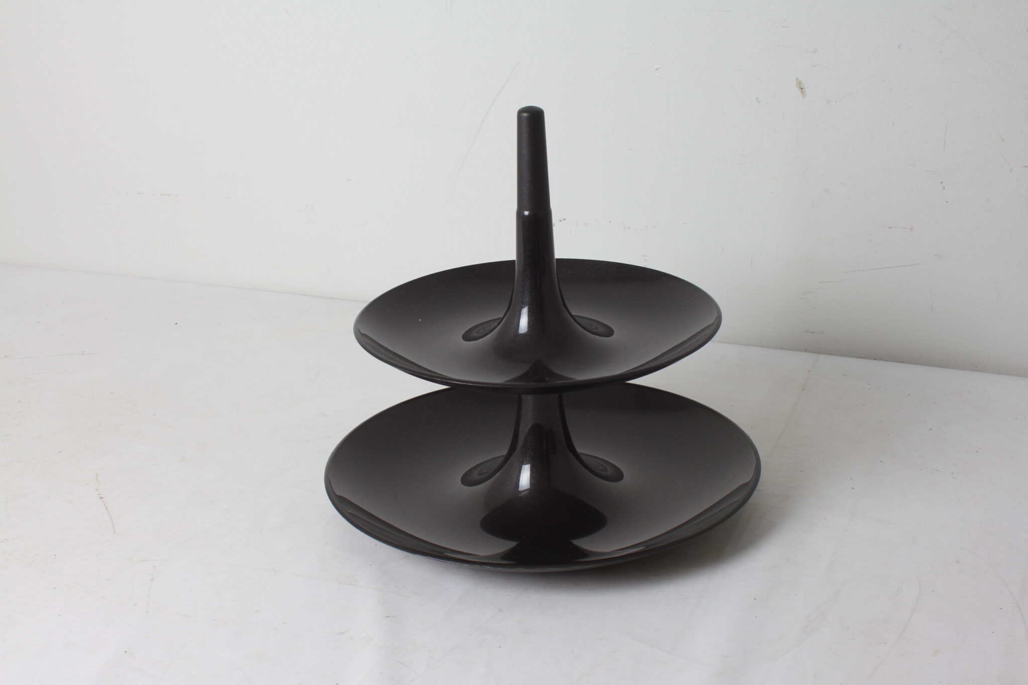 presentoir-2-niveaux-plastique-paillete-koziol-babell-design-hints-wien-art-de-la-table-brocante-occasion-emmaus-scherwiller-etikette (2)