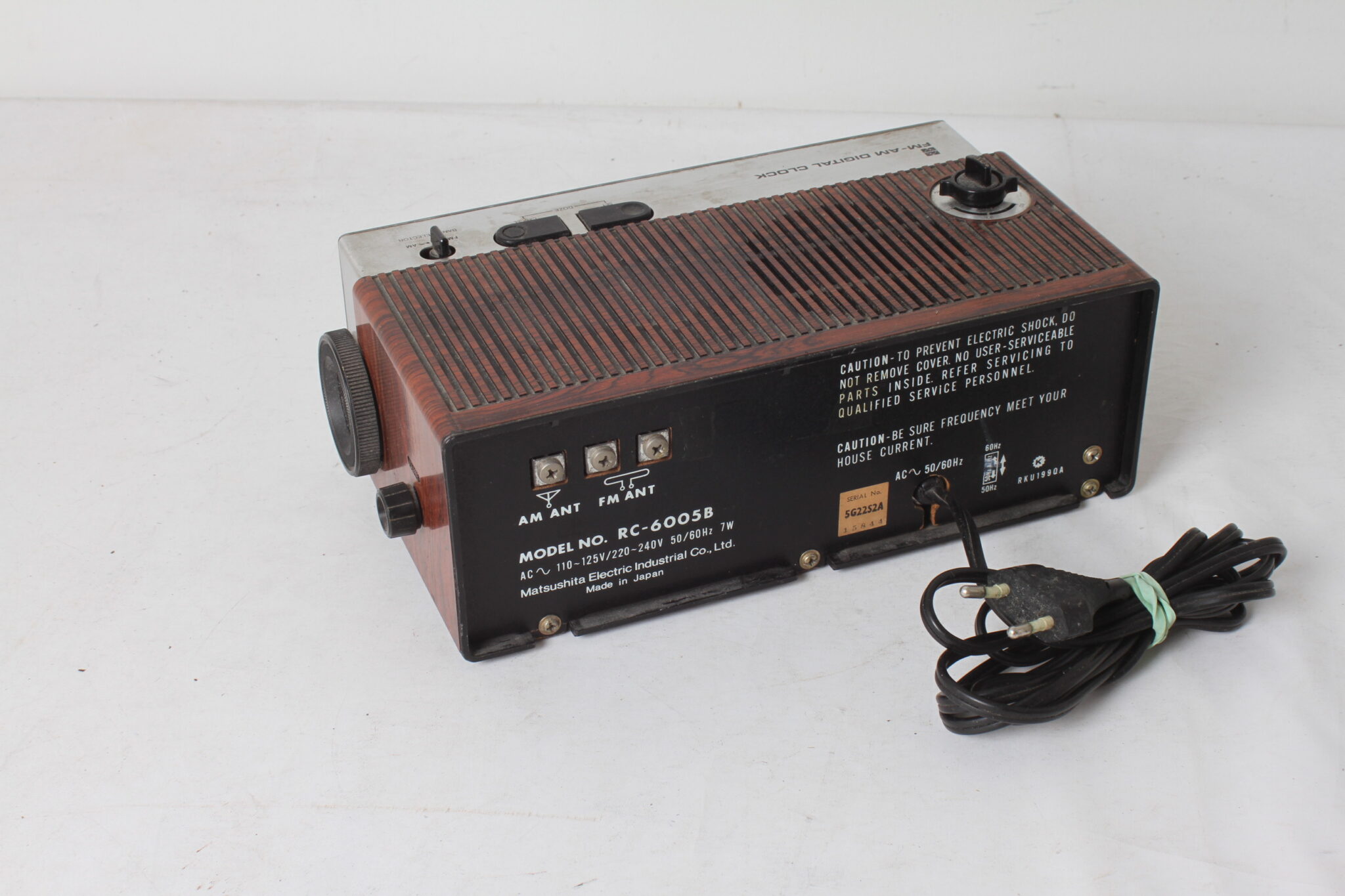 radio-reveil-a-lamelles-vintage-national-panasonic-rc-6500b-petit-electro-collection-brocante-occasion-emmaus-scherwiller-etikette (5)