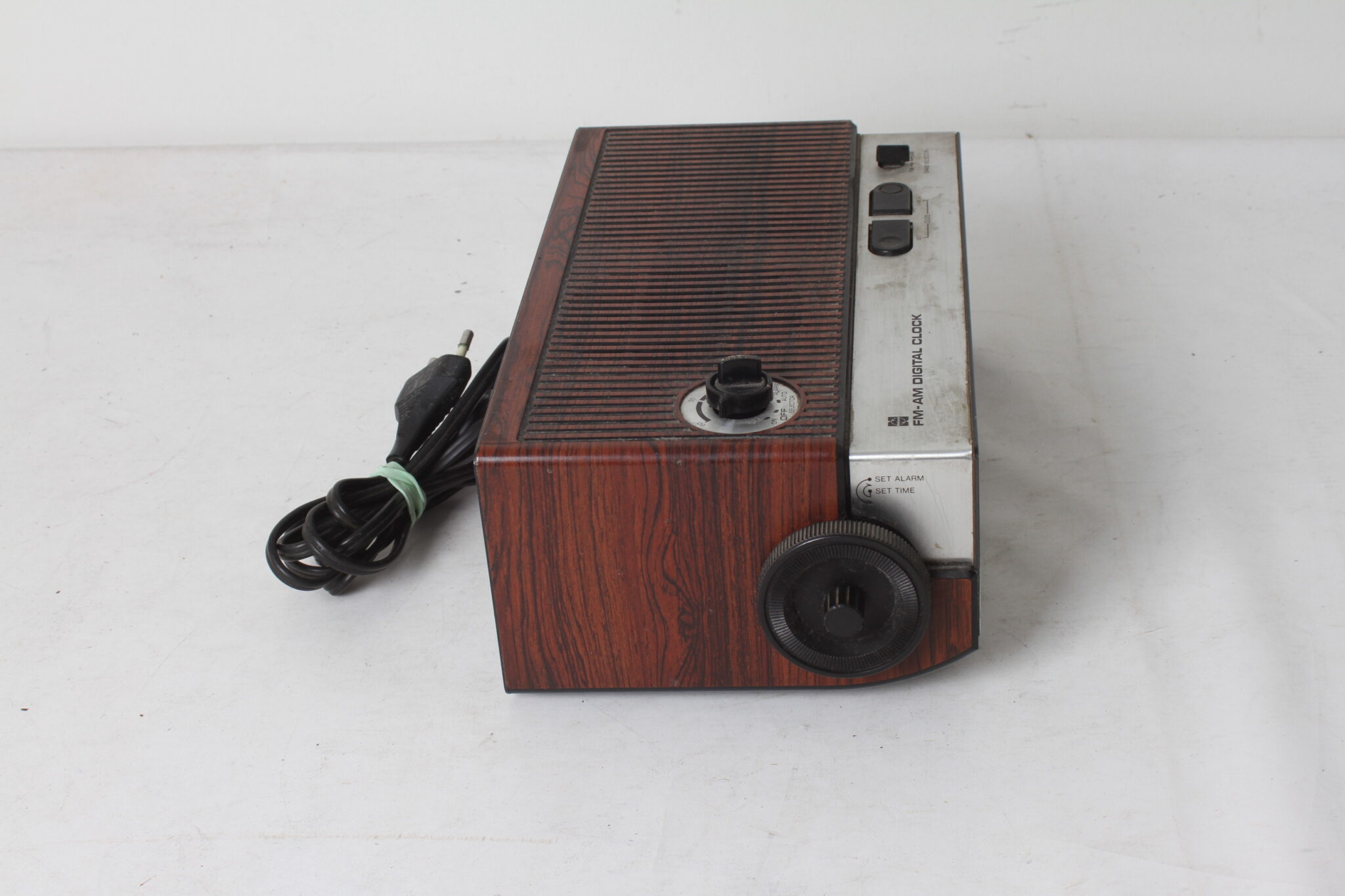radio-reveil-a-lamelles-vintage-national-panasonic-rc-6500b-petit-electro-collection-brocante-occasion-emmaus-scherwiller-etikette (7)