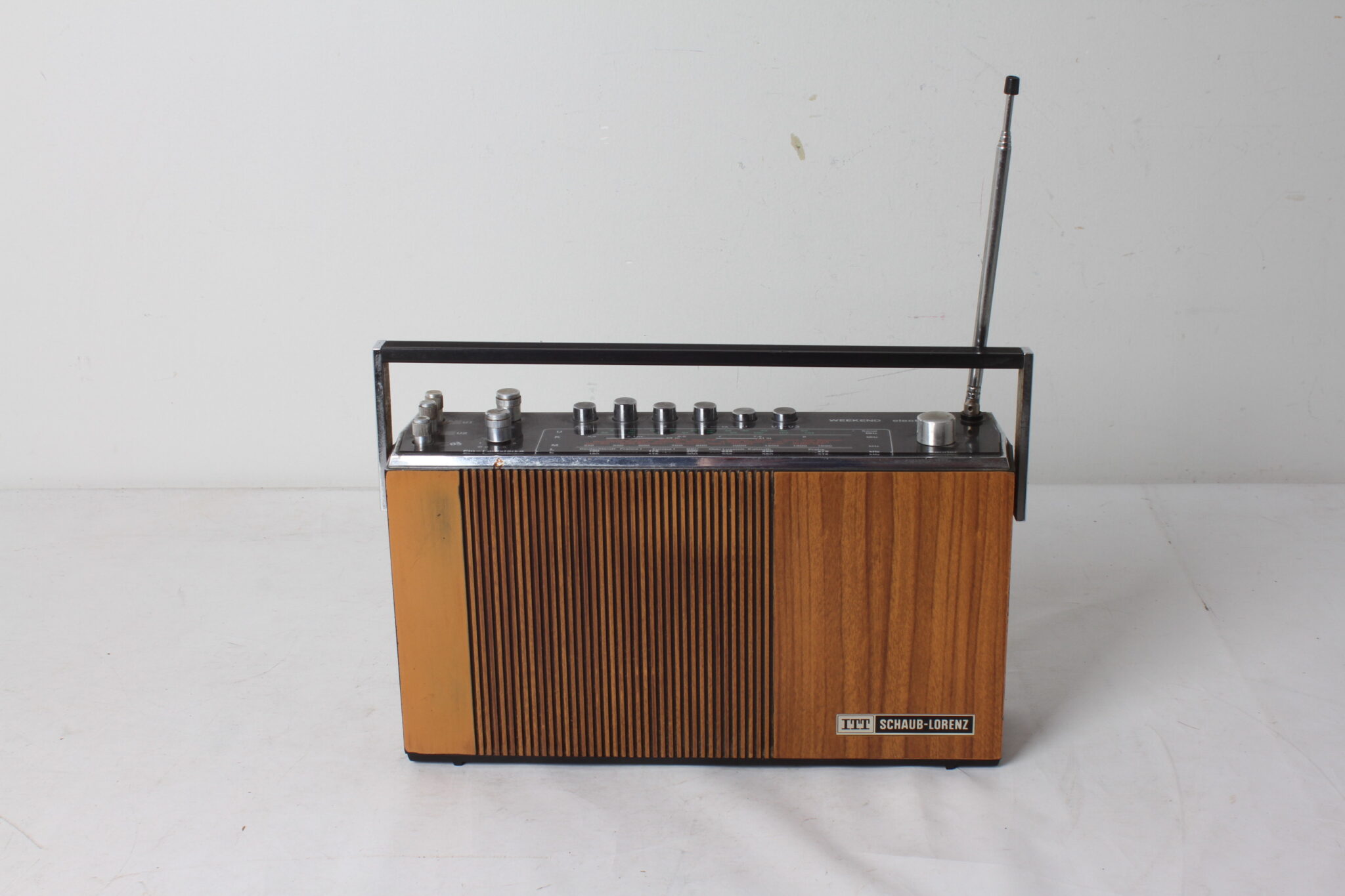 radio-vintage-itt-schaub-lorenz-weekend-electronic-102-petit-electromenager-brocante-occasion-emmaus-scherwiller-etikette (3)