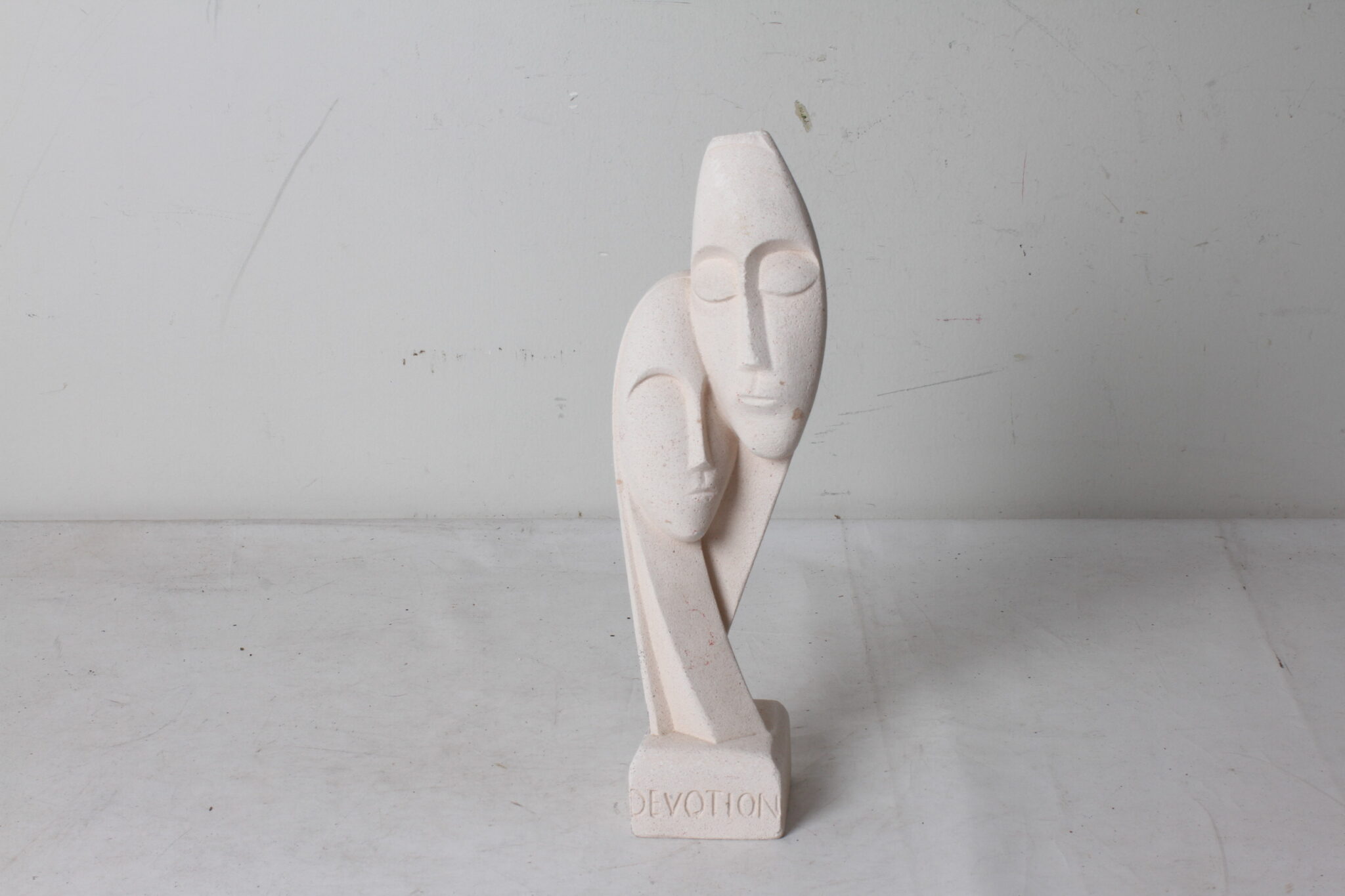 sculpture-devotion-en-pierre-composite-art-cycladique-objets-deco-brocante-occasion-emmaus-scherwiller-etikette (3)
