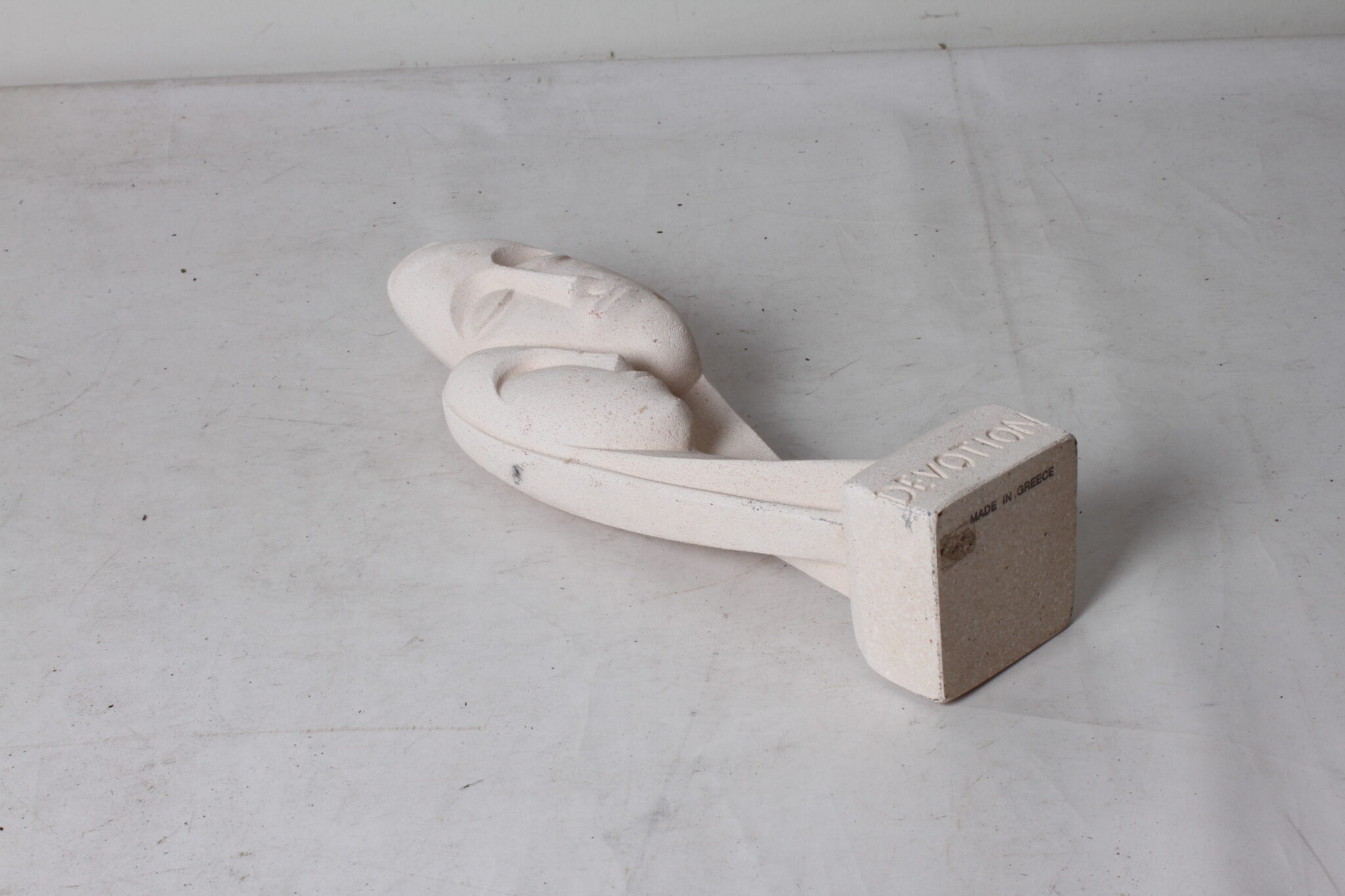sculpture-devotion-en-pierre-composite-art-cycladique-objets-deco-brocante-occasion-emmaus-scherwiller-etikette (4)