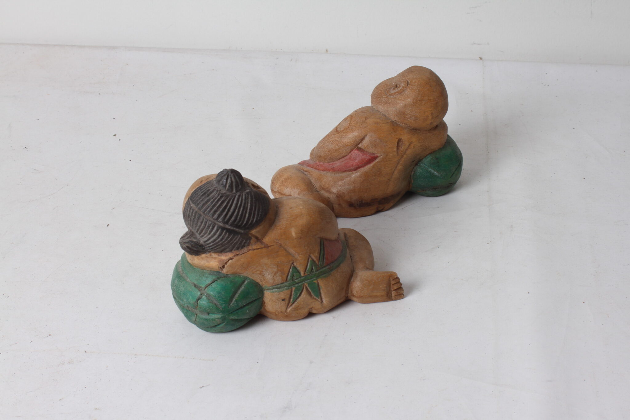 sculptures-asiatiques-en-bois-fille-garcon-serre-livres-objets-deco-brocante-occasion-emmaus-scherwiller-etikette (4)