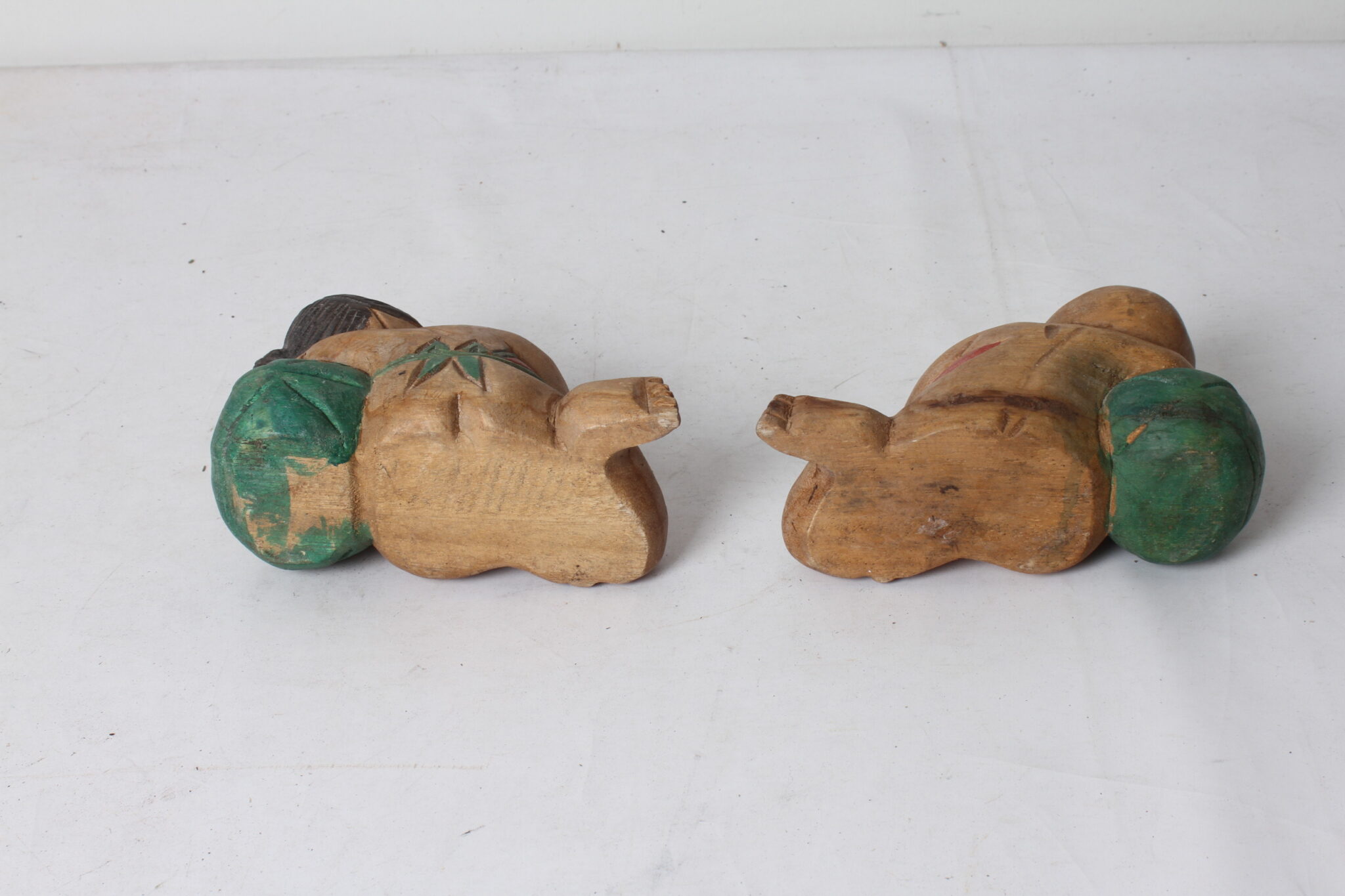 sculptures-asiatiques-en-bois-fille-garcon-serre-livres-objets-deco-brocante-occasion-emmaus-scherwiller-etikette (5)