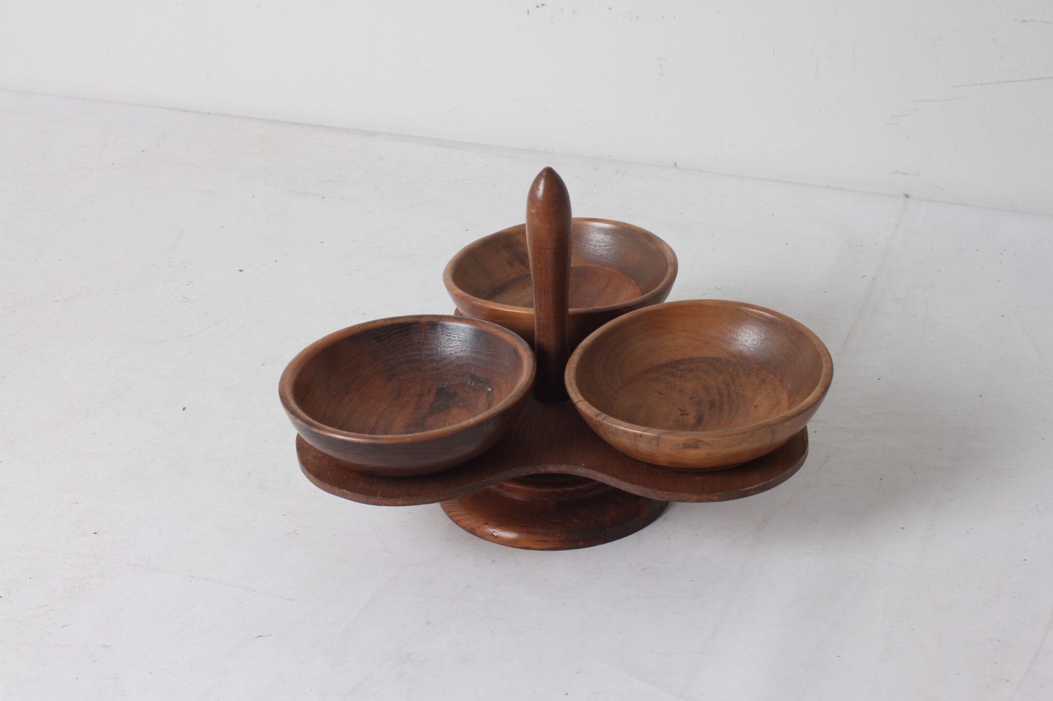 serviteur-aperitif-tournant-en-bois-3-compartiments-art-de-la-table-brocante-occasion-emmaus-scherwiller-etikette (2)