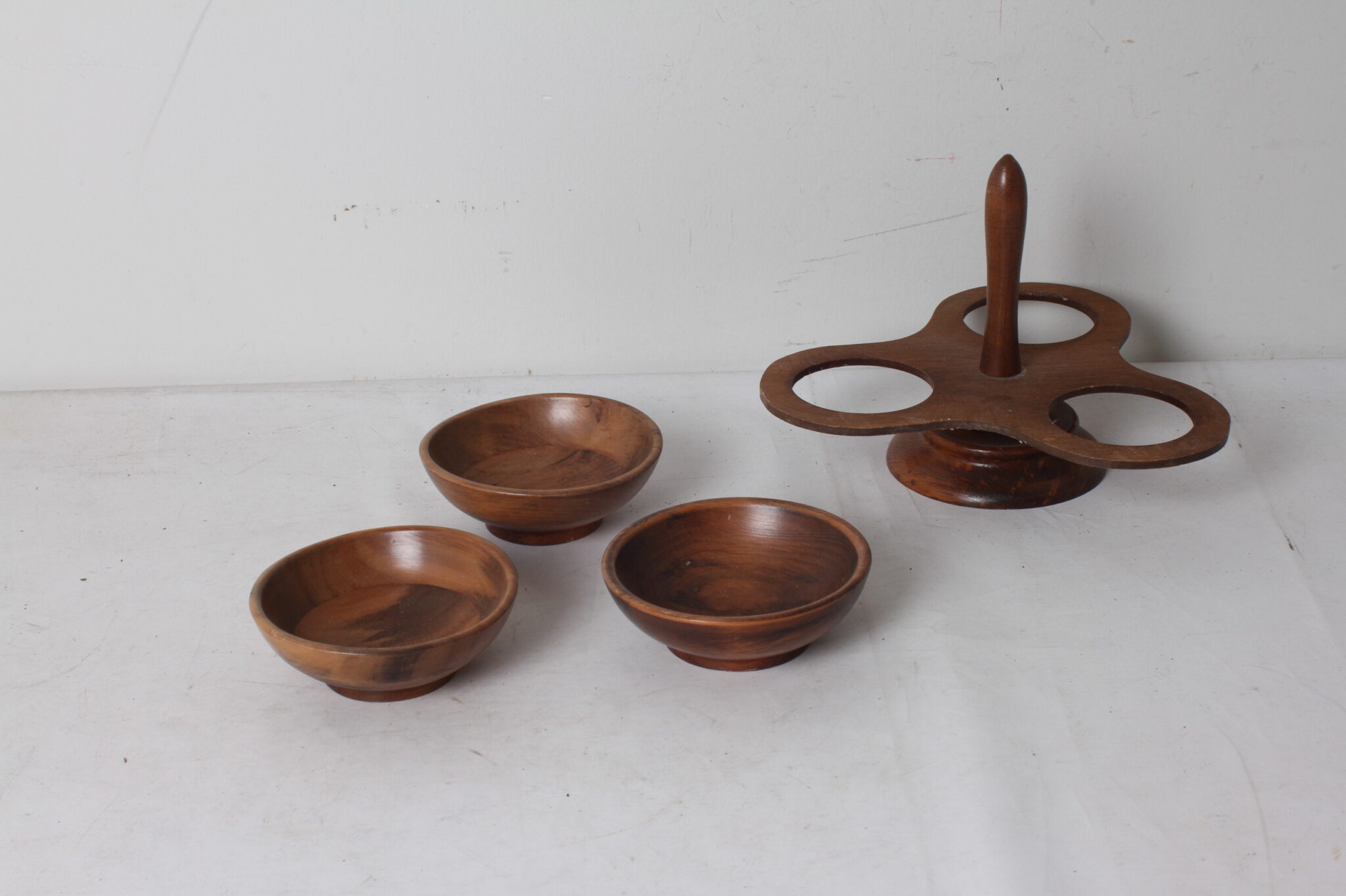 serviteur-aperitif-tournant-en-bois-3-compartiments-art-de-la-table-brocante-occasion-emmaus-scherwiller-etikette (4)