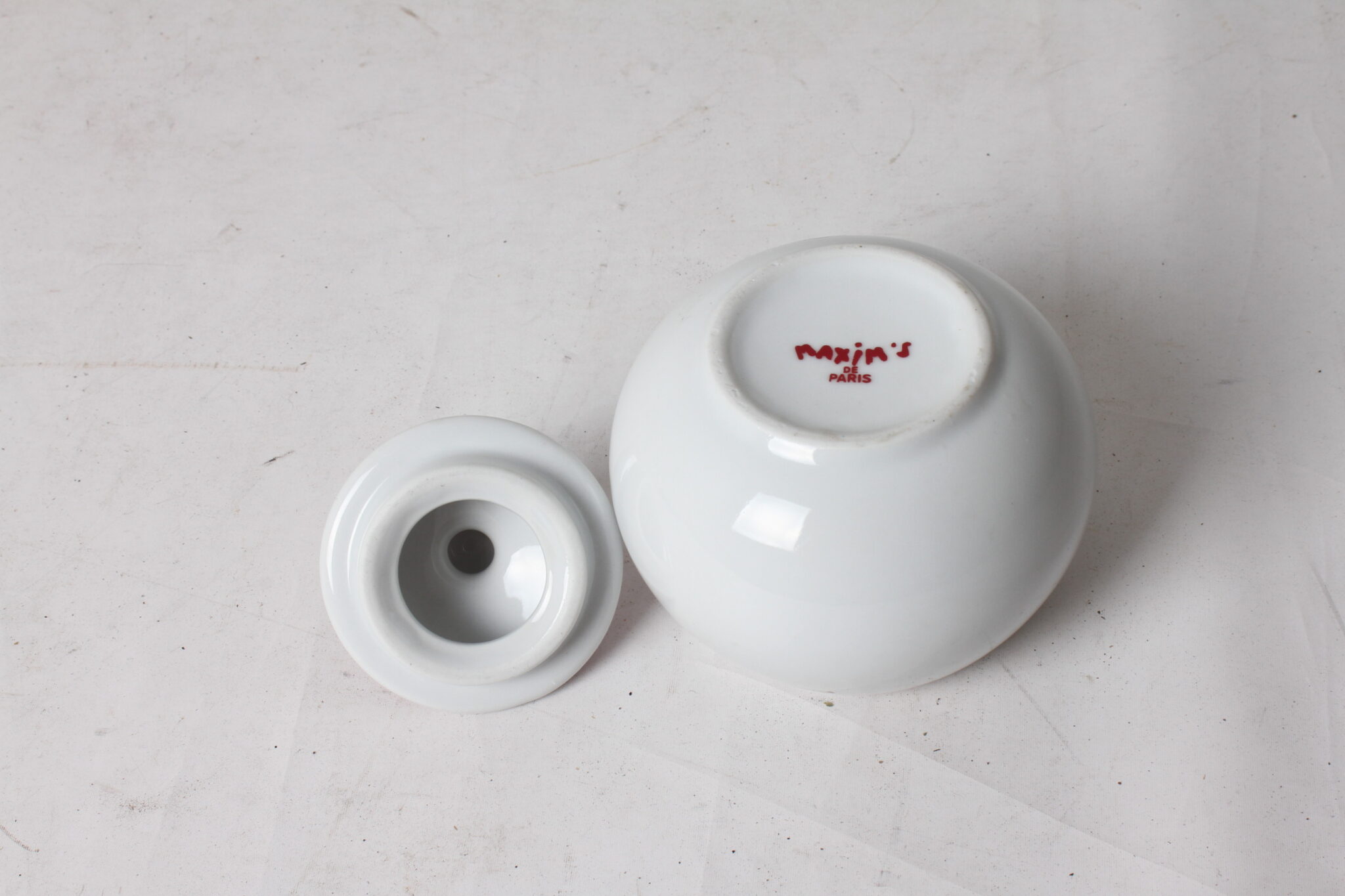 sucrier-en-porcelaine-maxim's-de-paris-art-de-la-table-brocante-occasion-emmaus-scherwiller-etikette (1)