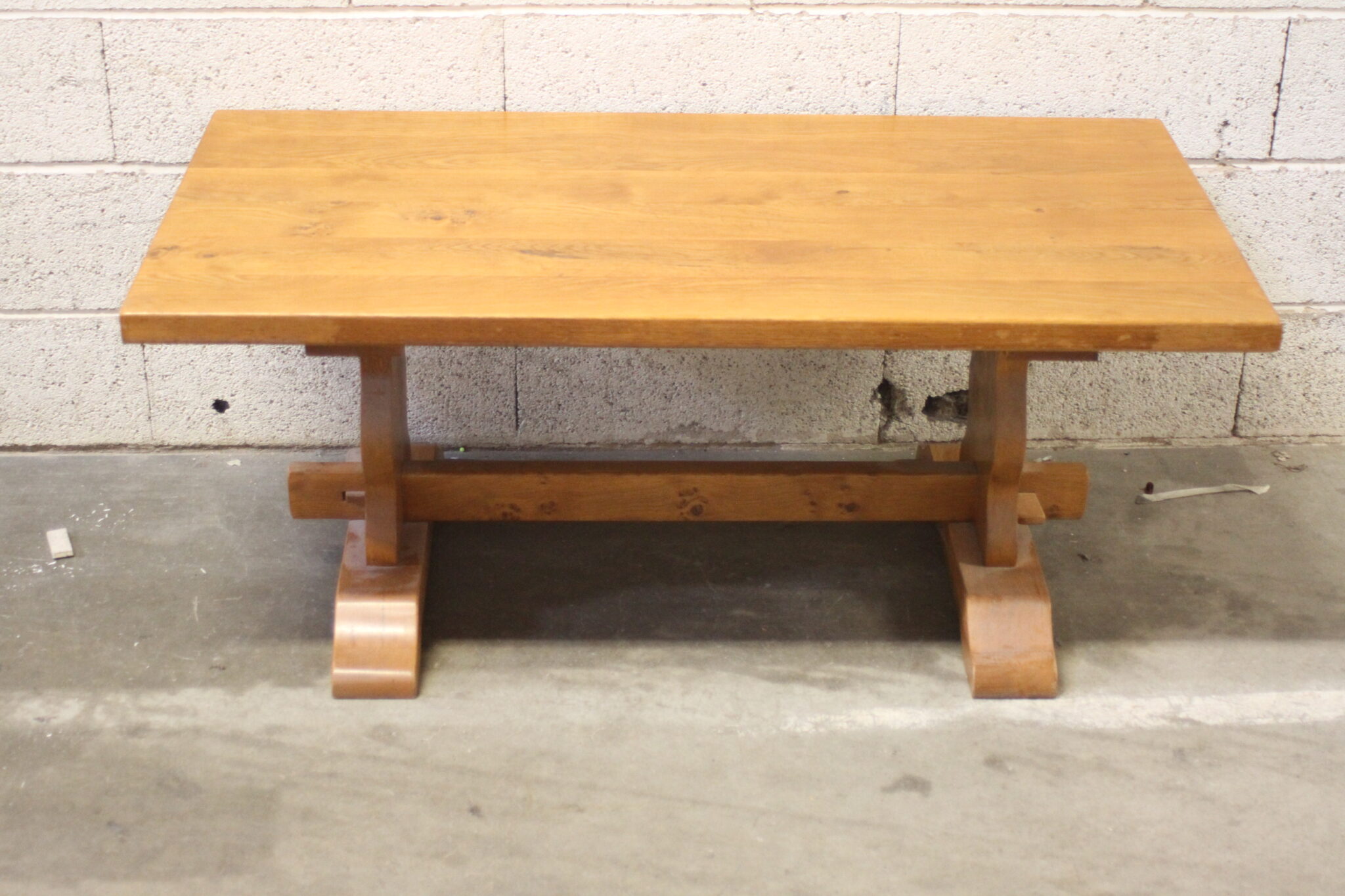 table-basse-style-monastere-bois-massif-mobilier-brocante-occasion-emmaus-scherwiller-etikette (2)