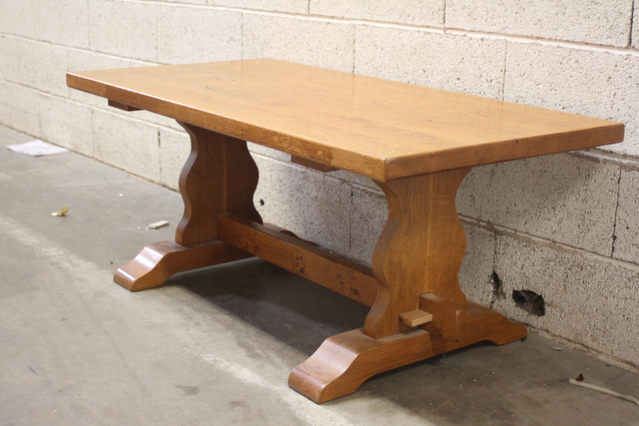 table-basse-style-monastere-bois-massif-mobilier-brocante-occasion-emmaus-scherwiller-etikette (3)