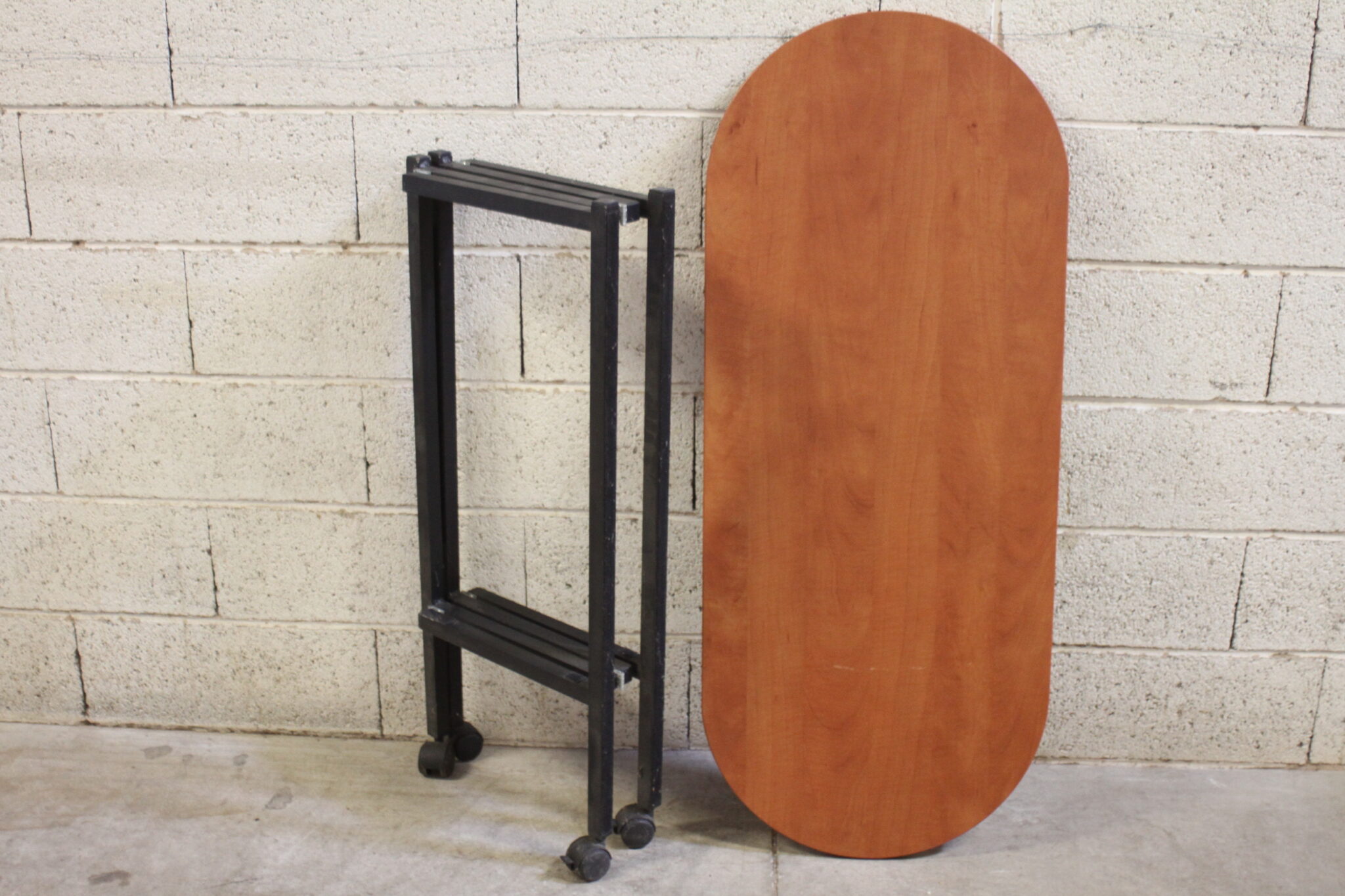 table-haute-mange-debout-sur-roulettes-mobilier-occasion-emmaus-scherwiller-etikette (1)