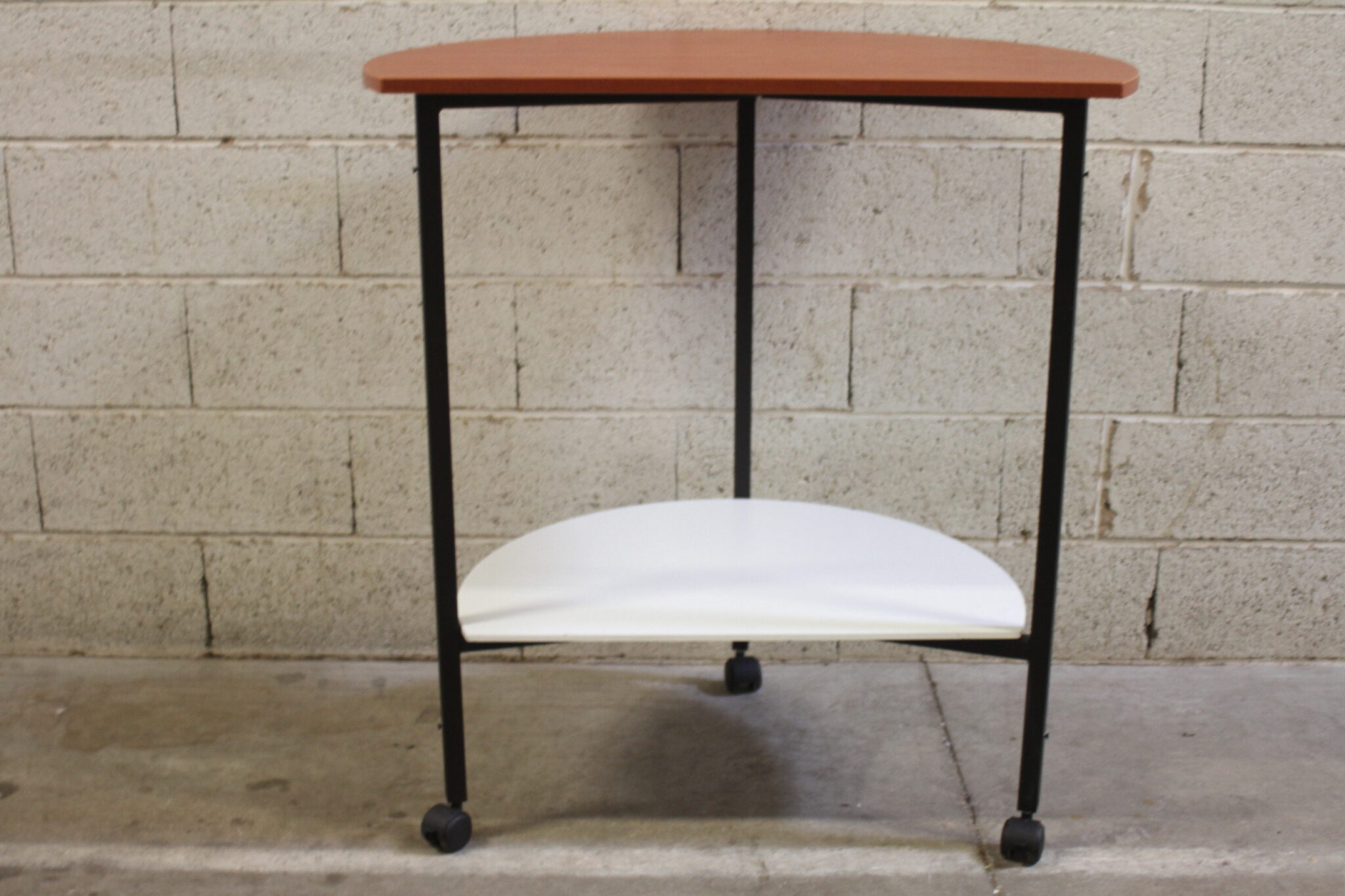 table-haute-mange-debout-sur-roulettes-mobilier-occasion-emmaus-scherwiller-etikette (1)