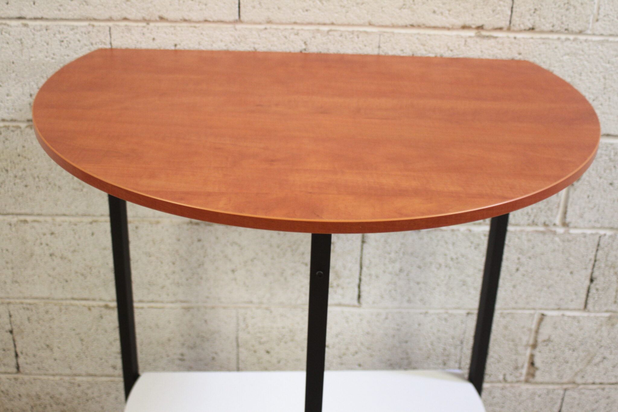 table-haute-mange-debout-sur-roulettes-mobilier-occasion-emmaus-scherwiller-etikette (3)