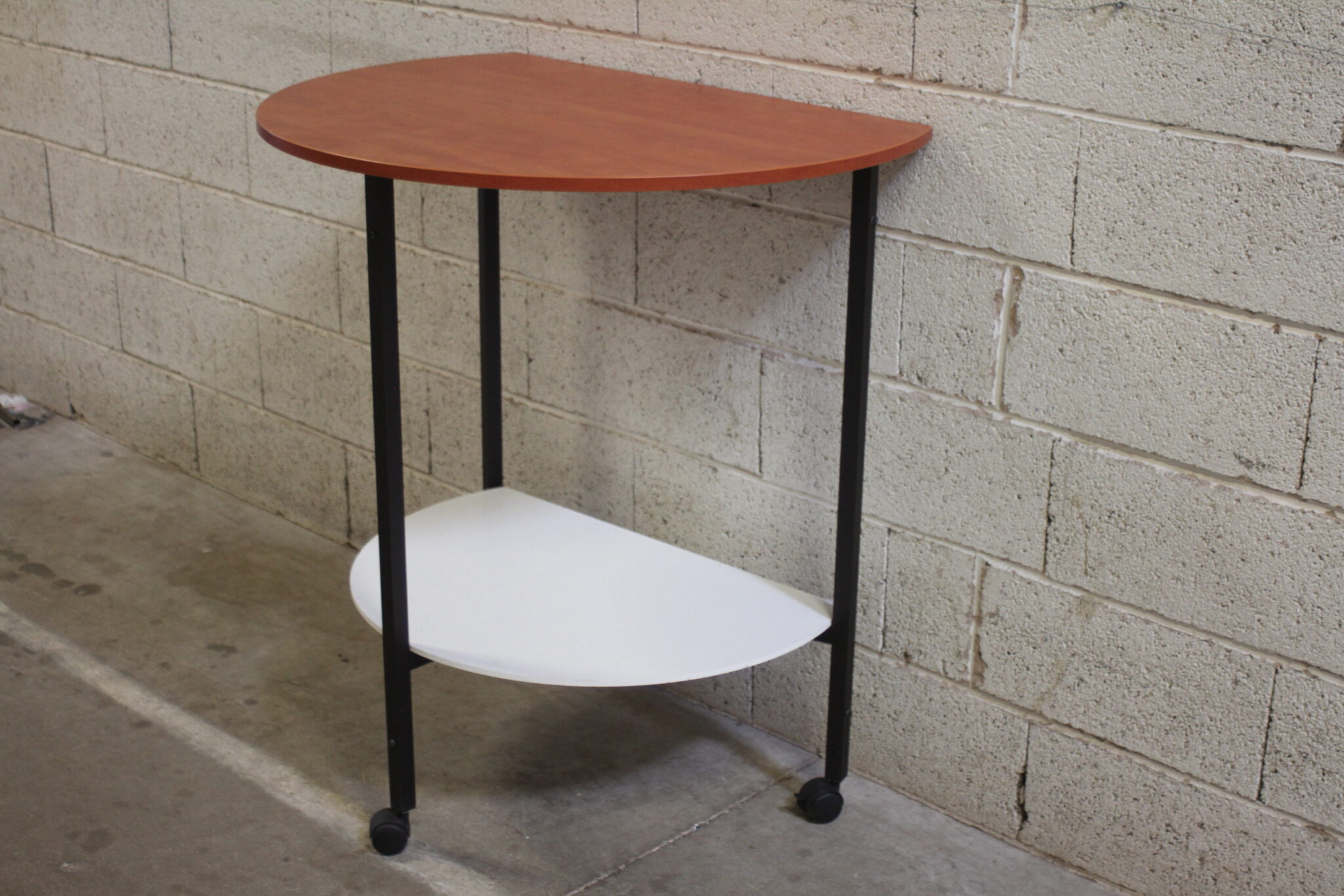 table-haute-mange-debout-sur-roulettes-mobilier-occasion-emmaus-scherwiller-etikette (6)