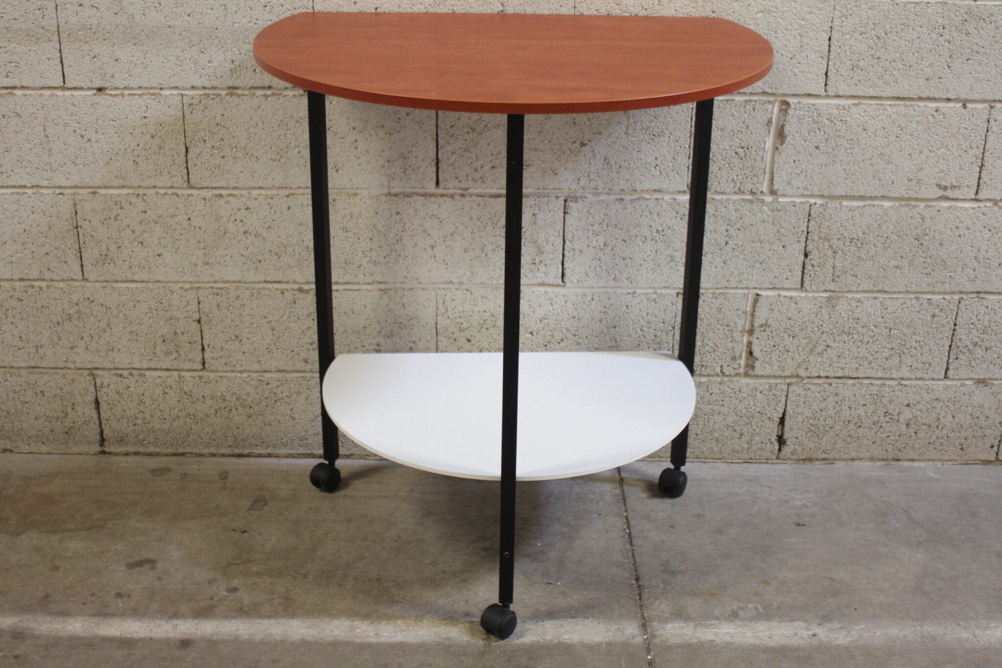 table-haute-mange-debout-sur-roulettes-mobilier-occasion-emmaus-scherwiller-etikette (7)
