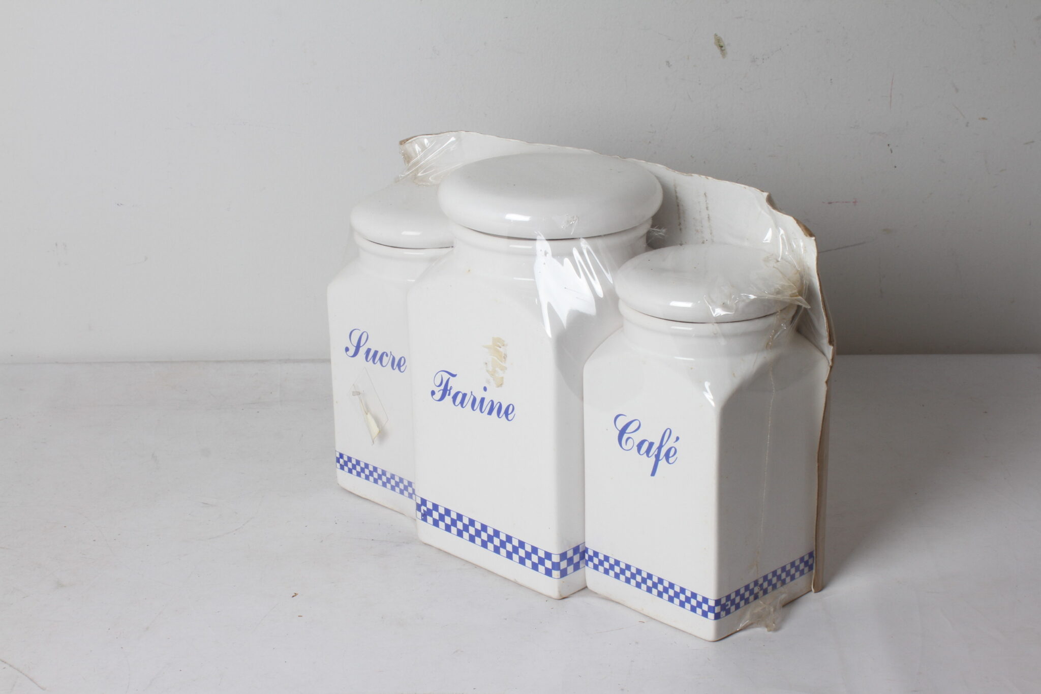 trio-de-pots-de-conservation-en-ceramique-sucre-farine-cafe-art-de-la-table-brocante-occasion-emmaus-scherwiller-etikette (2)