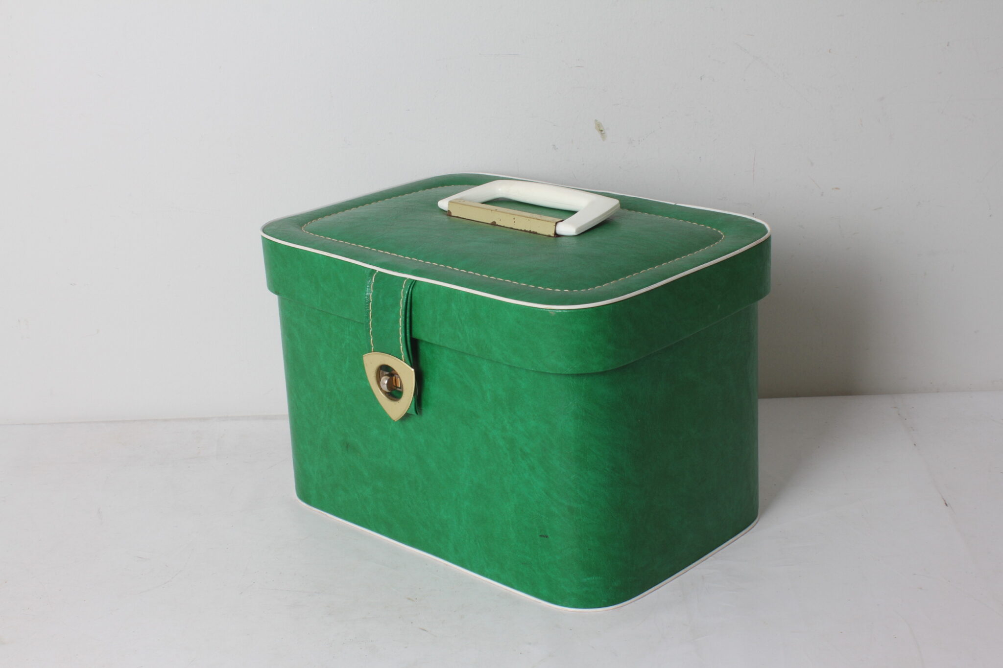 vanity-vintage-skai-vert-accessoires-brocante-occasion-emmaus-scherwiller-etikette (2)