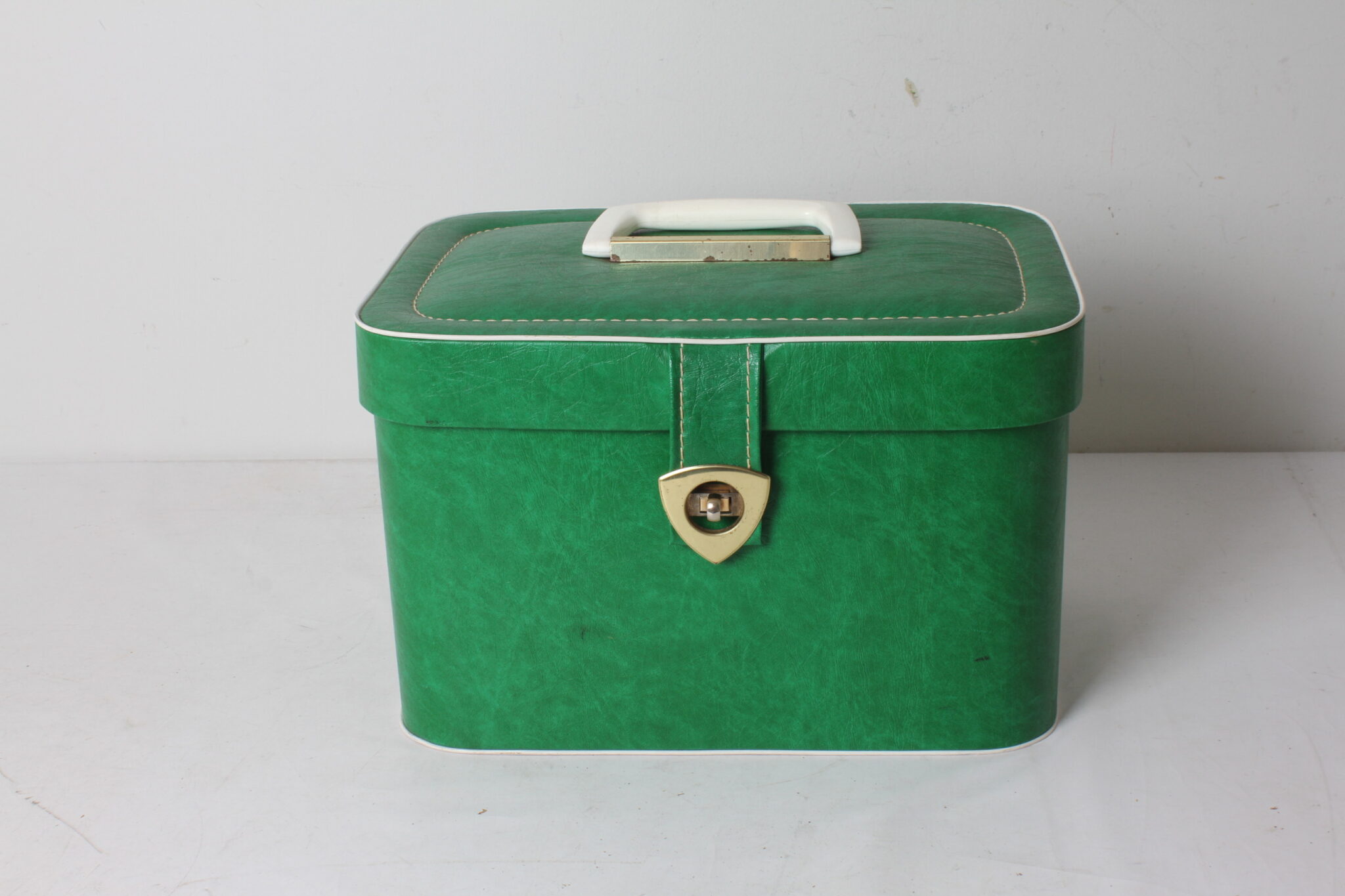 vanity-vintage-skai-vert-accessoires-brocante-occasion-emmaus-scherwiller-etikette (3)