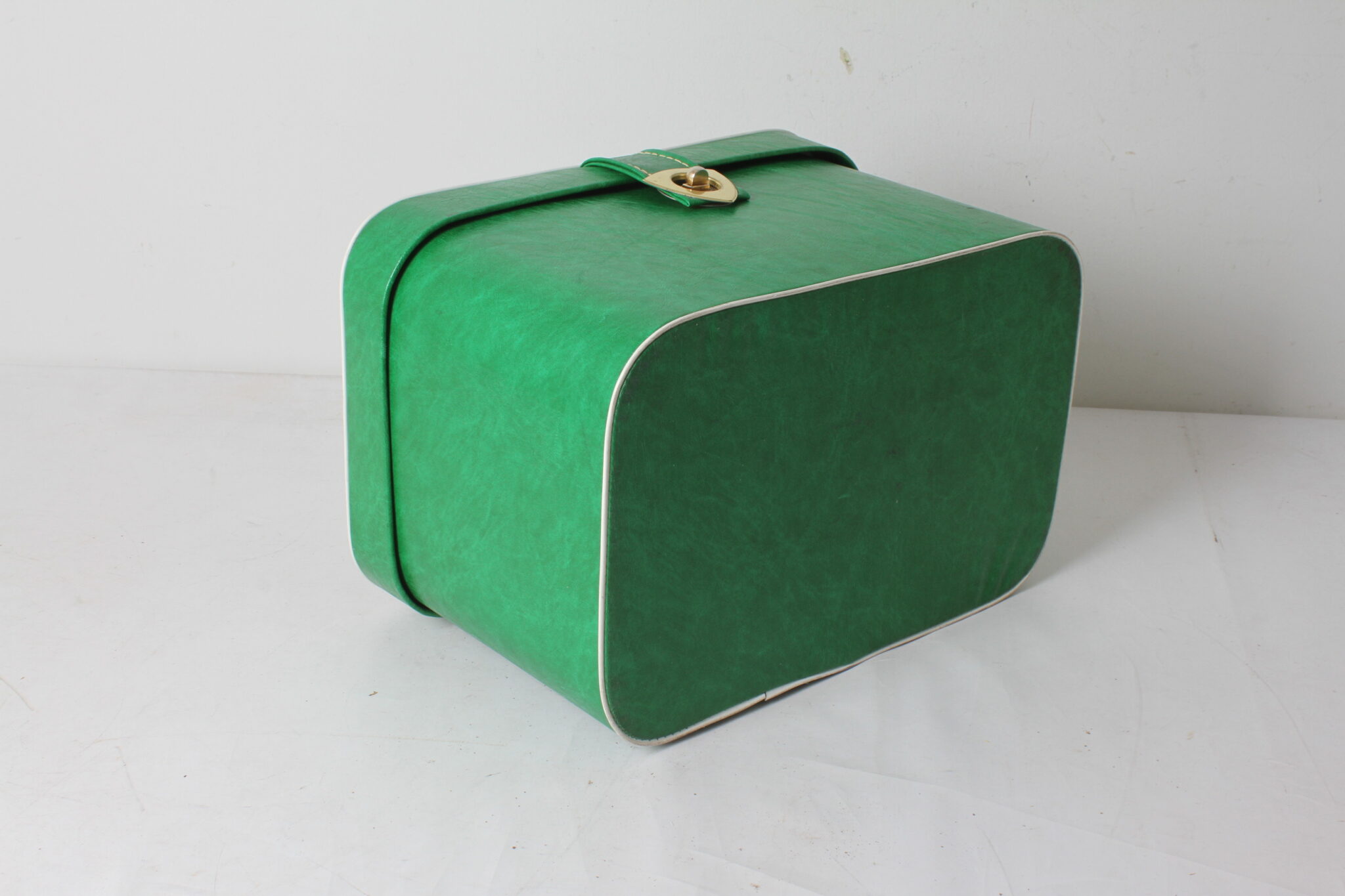 vanity-vintage-skai-vert-accessoires-brocante-occasion-emmaus-scherwiller-etikette (6)