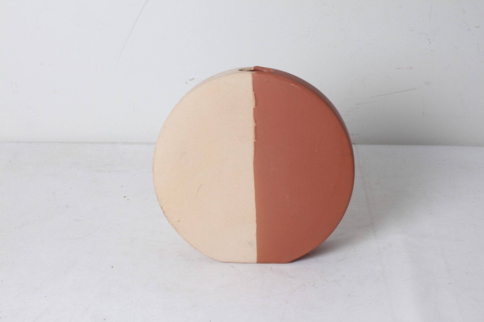 vase-abstrait-visage-en-gres-terracotta-objets-deco-brocante-occasion-emmaus-scherwiller-etikette (3)