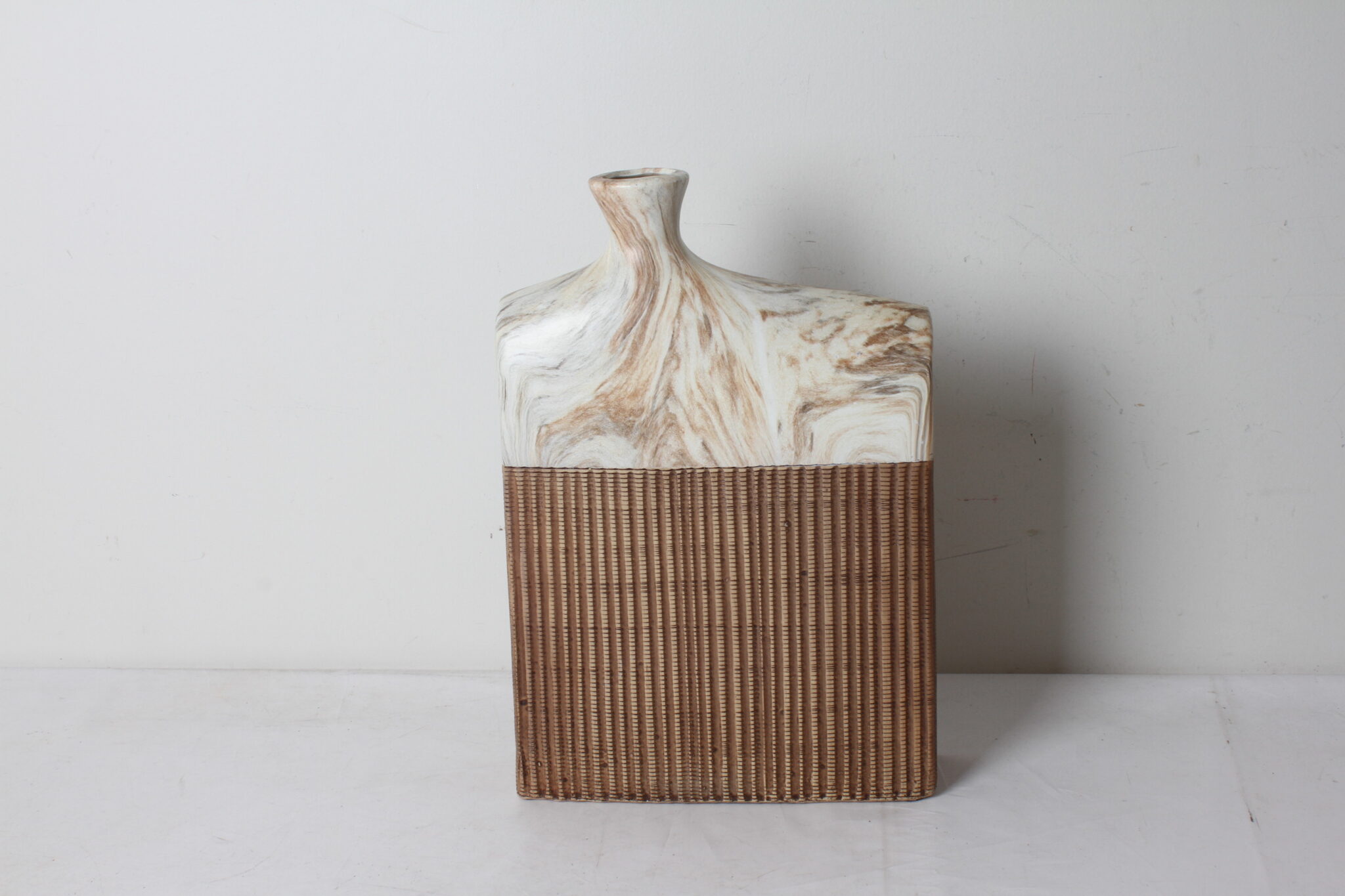 vase-design-en-ceramique-texture-objets-deco-brocante-occasion-emmaus-scherwiller-etikette (3)