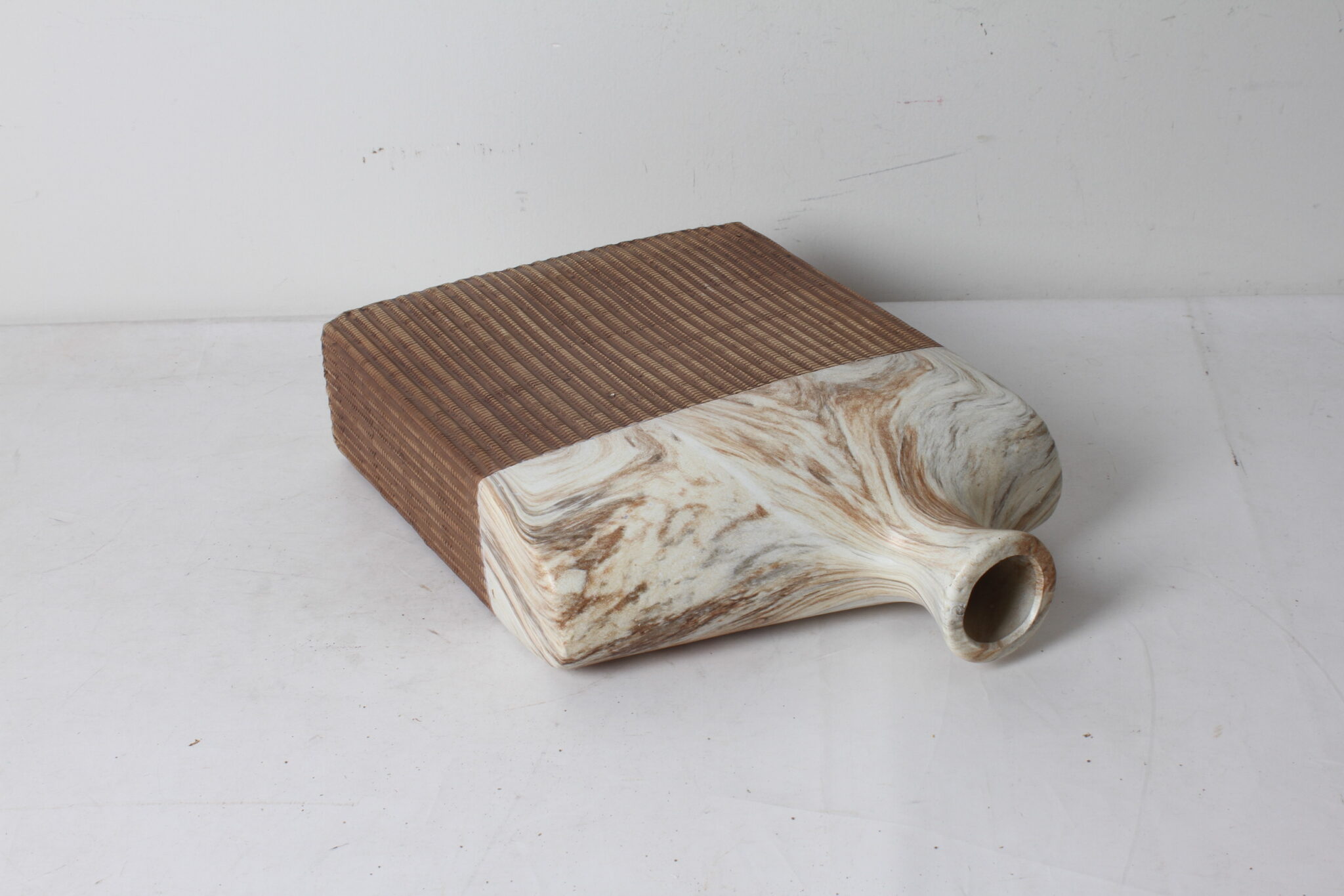 vase-design-en-ceramique-texture-objets-deco-brocante-occasion-emmaus-scherwiller-etikette (4)