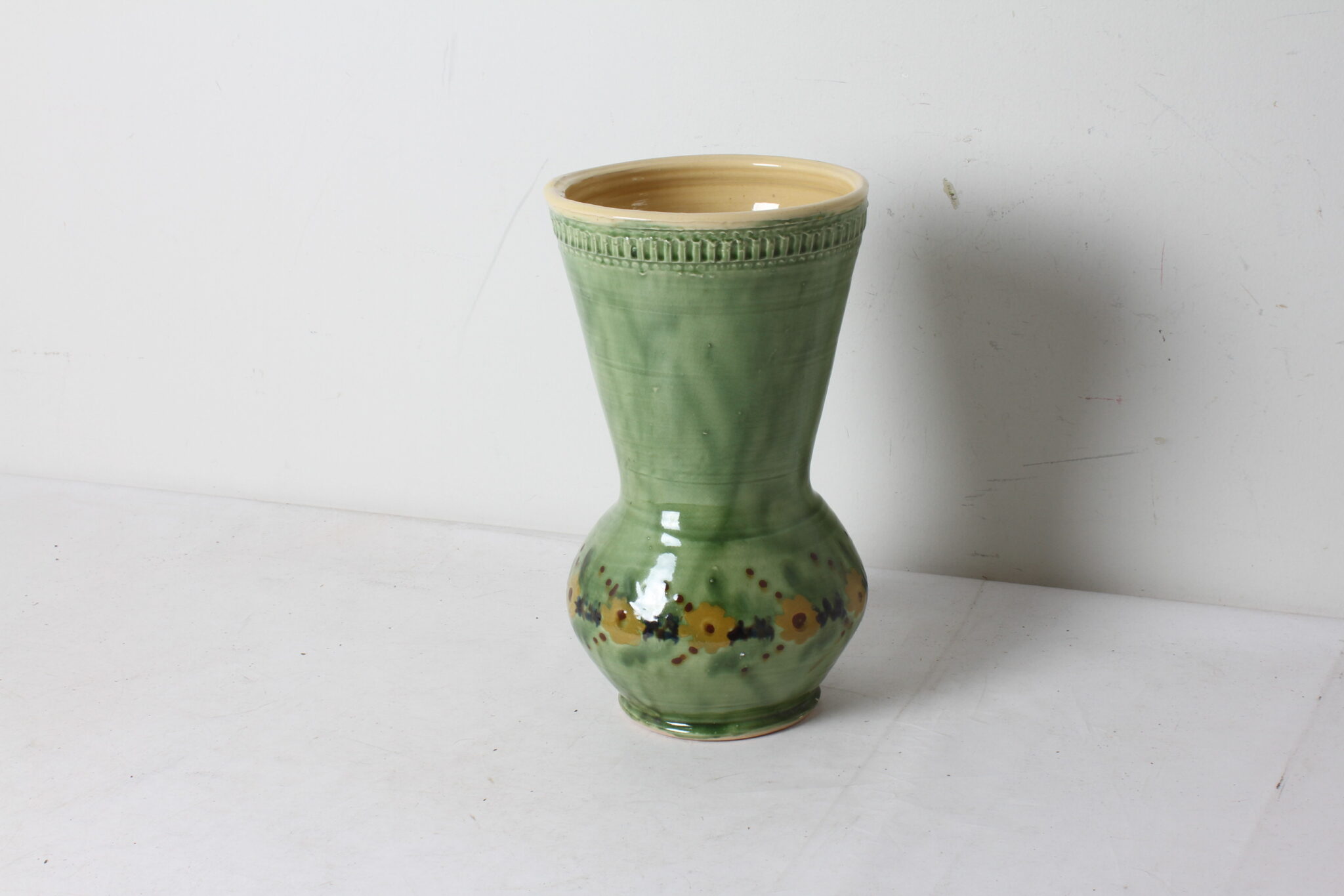 vase-en-ceramique-vernissee-saint-jorioz-objets-deco-brocante-occasion-emmaus-scherwiller-etikette (2)
