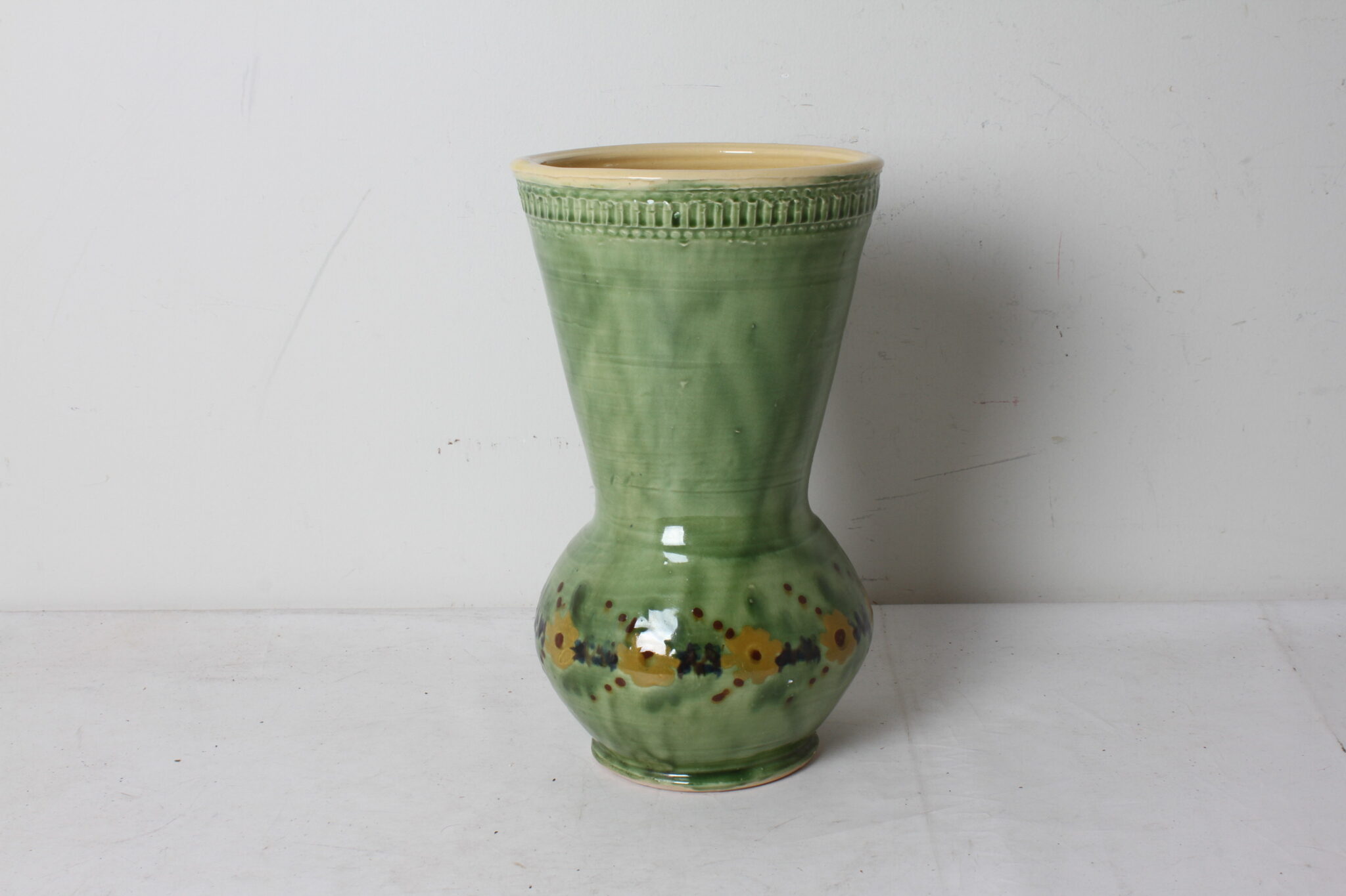 vase-en-ceramique-vernissee-saint-jorioz-objets-deco-brocante-occasion-emmaus-scherwiller-etikette (3)