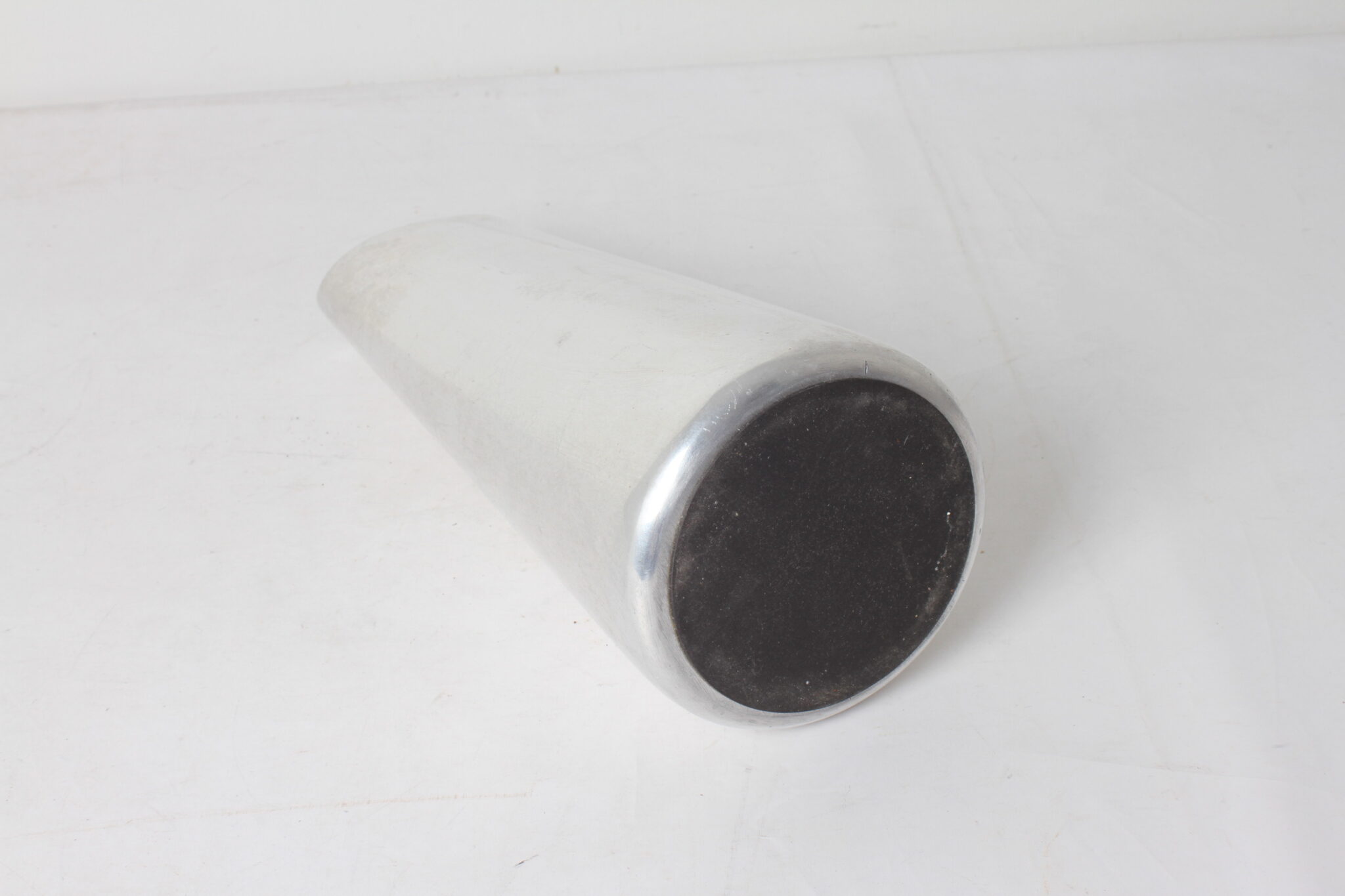 vase-ikea-design-scandinave-minimaliste-alu-massif-anna-effverlund-brocante-objets-deco-occasion-emmaus-scherwiller-etikette (5)