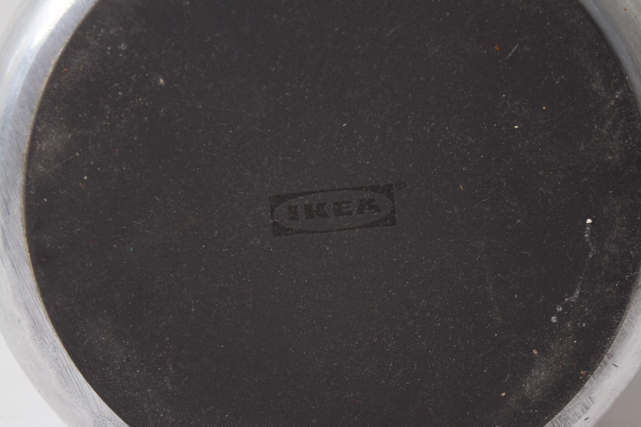 vase-ikea-design-scandinave-minimaliste-alu-massif-anna-effverlund-brocante-objets-deco-occasion-emmaus-scherwiller-etikette (6)