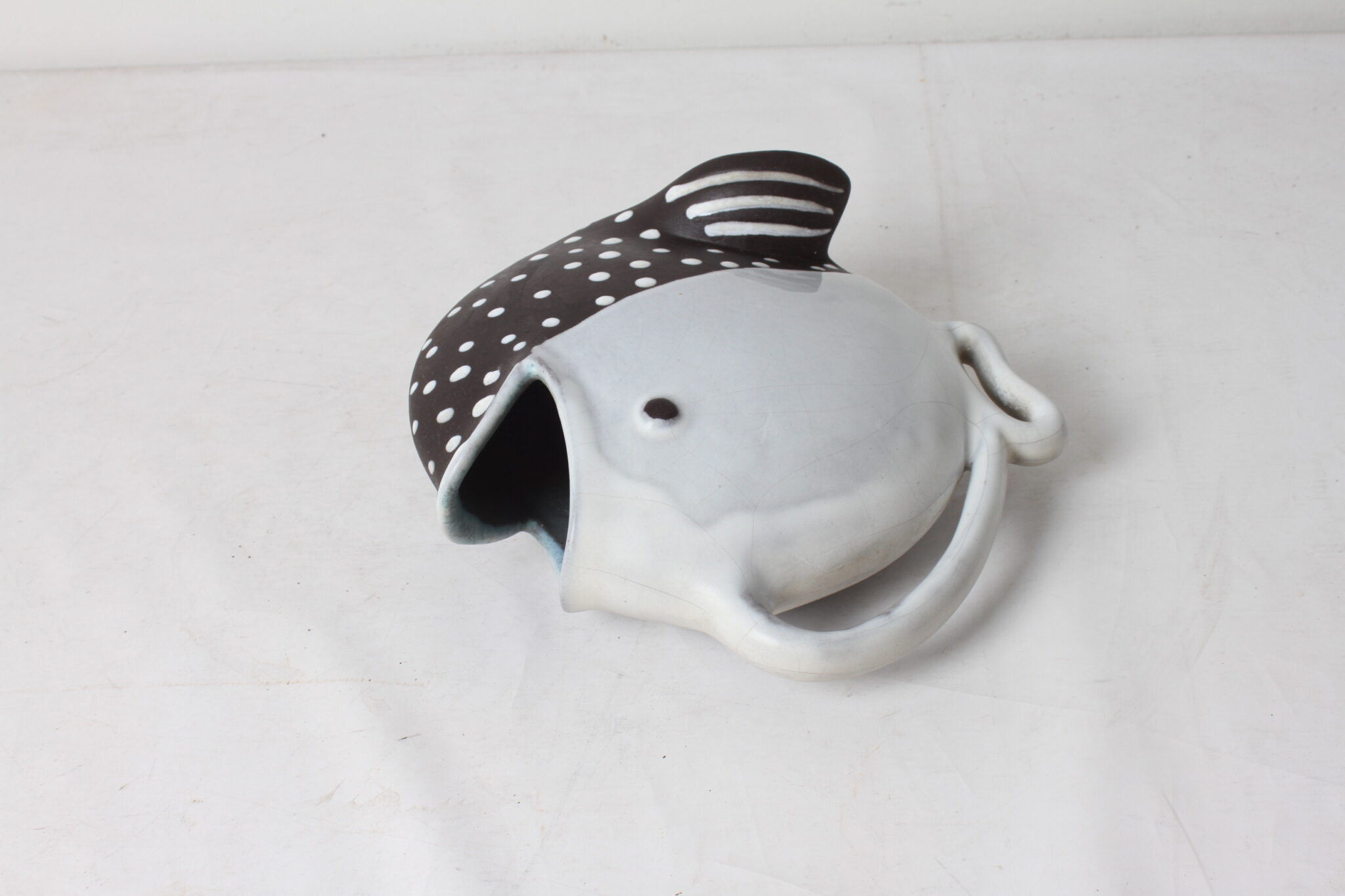 vase-poisson-en-ceramique-objets-deco-brocante-occasion-emmaus-scherwiller-etikette (1)