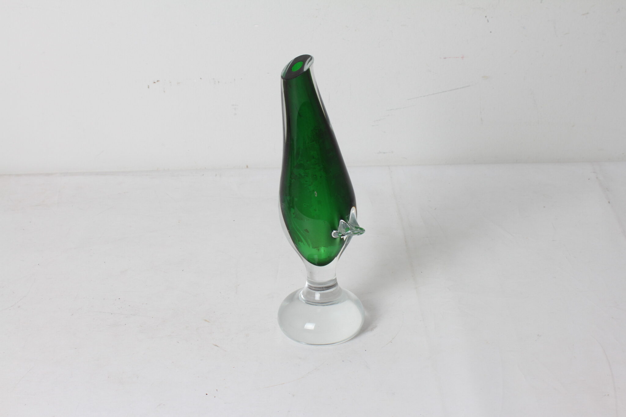 vase-soliflore-verre-epais-souffle-vintage-vert-objets-deco-brocante-occasion-emmaus-scherwiller-etikette (2)