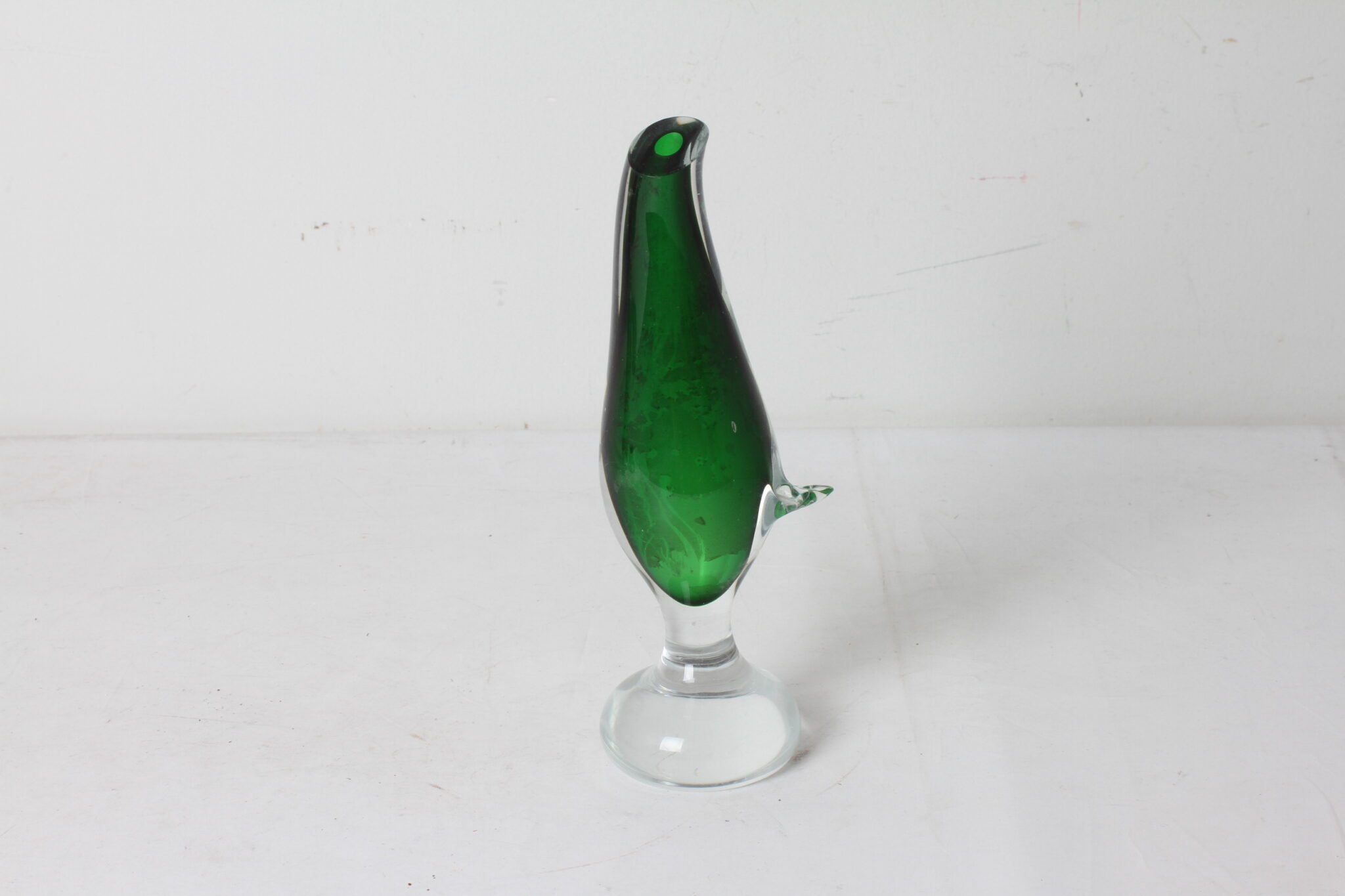 vase-soliflore-verre-epais-souffle-vintage-vert-objets-deco-brocante-occasion-emmaus-scherwiller-etikette (3)