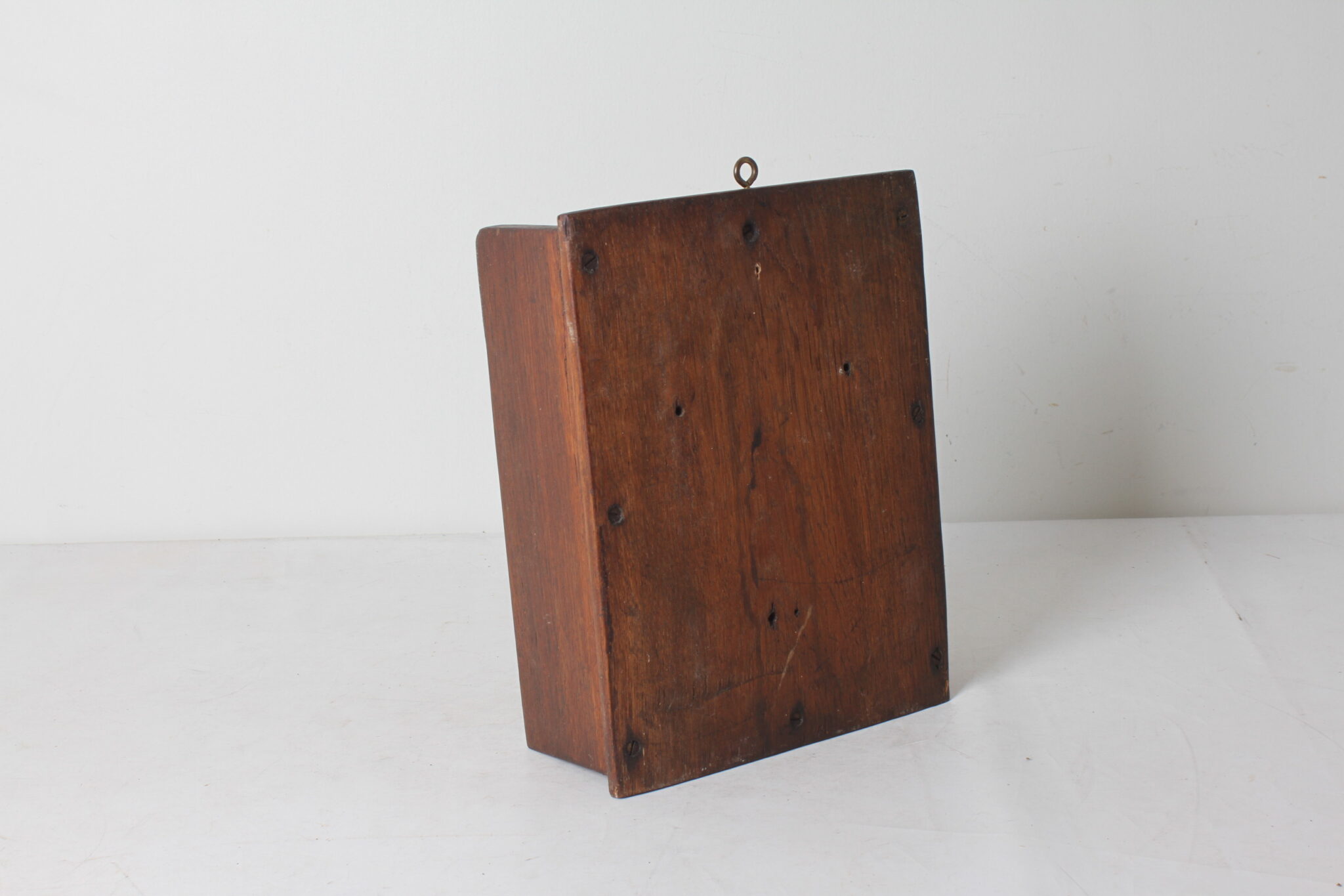 Ancienne-boîte-aux-lettres-murale-en-bois-emmaus-etikette-scherwiller (2)