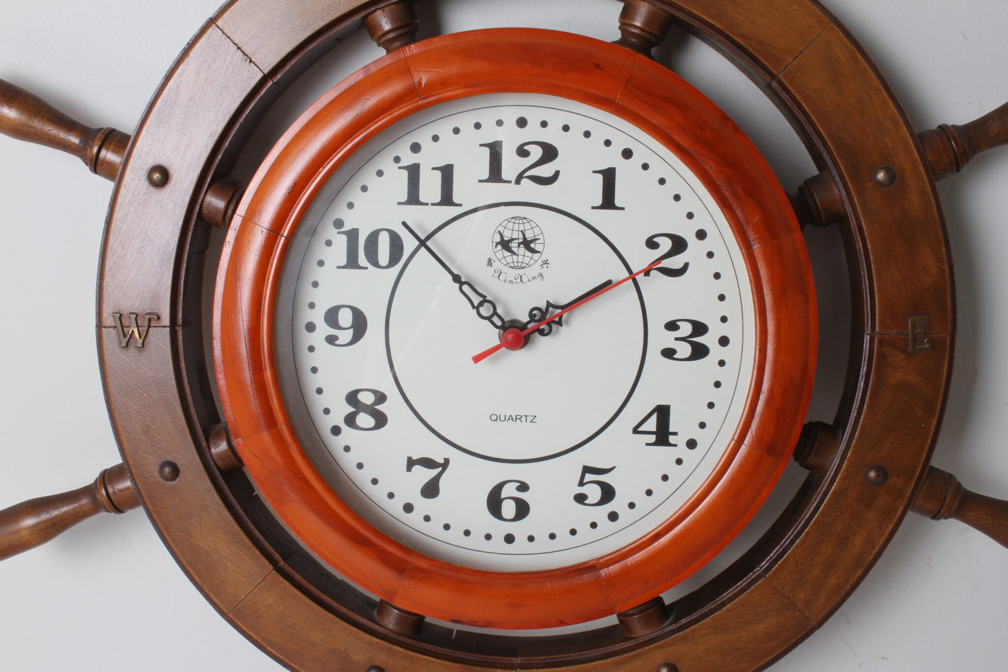 Horloge-murale-de-gouvernail-de-bateau-emmaus-etikette-scherwiller (1)
