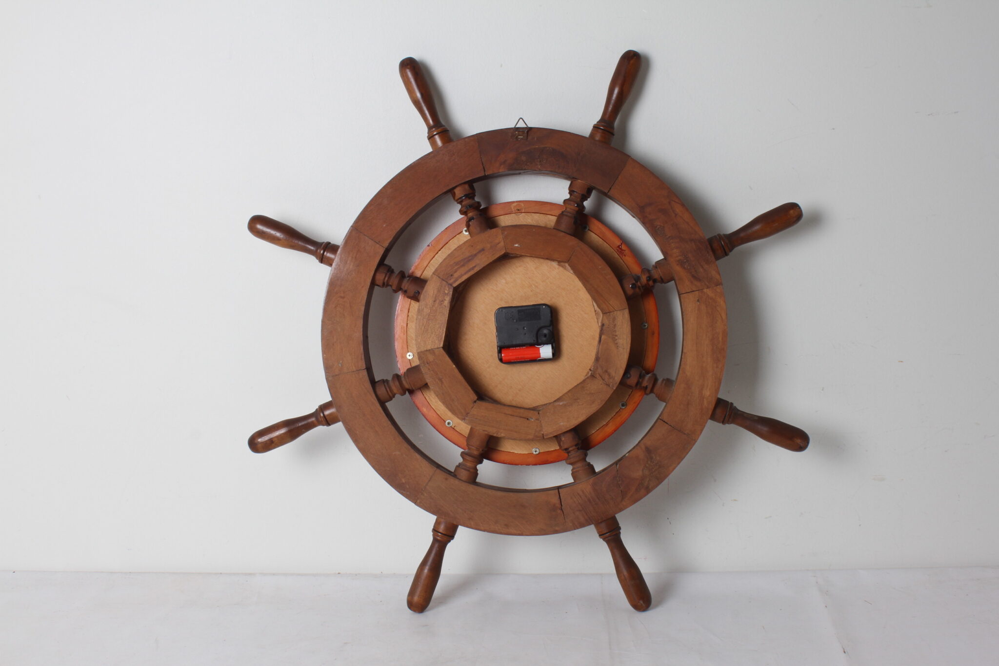 Horloge-murale-de-gouvernail-de-bateau-emmaus-etikette-scherwiller (2)