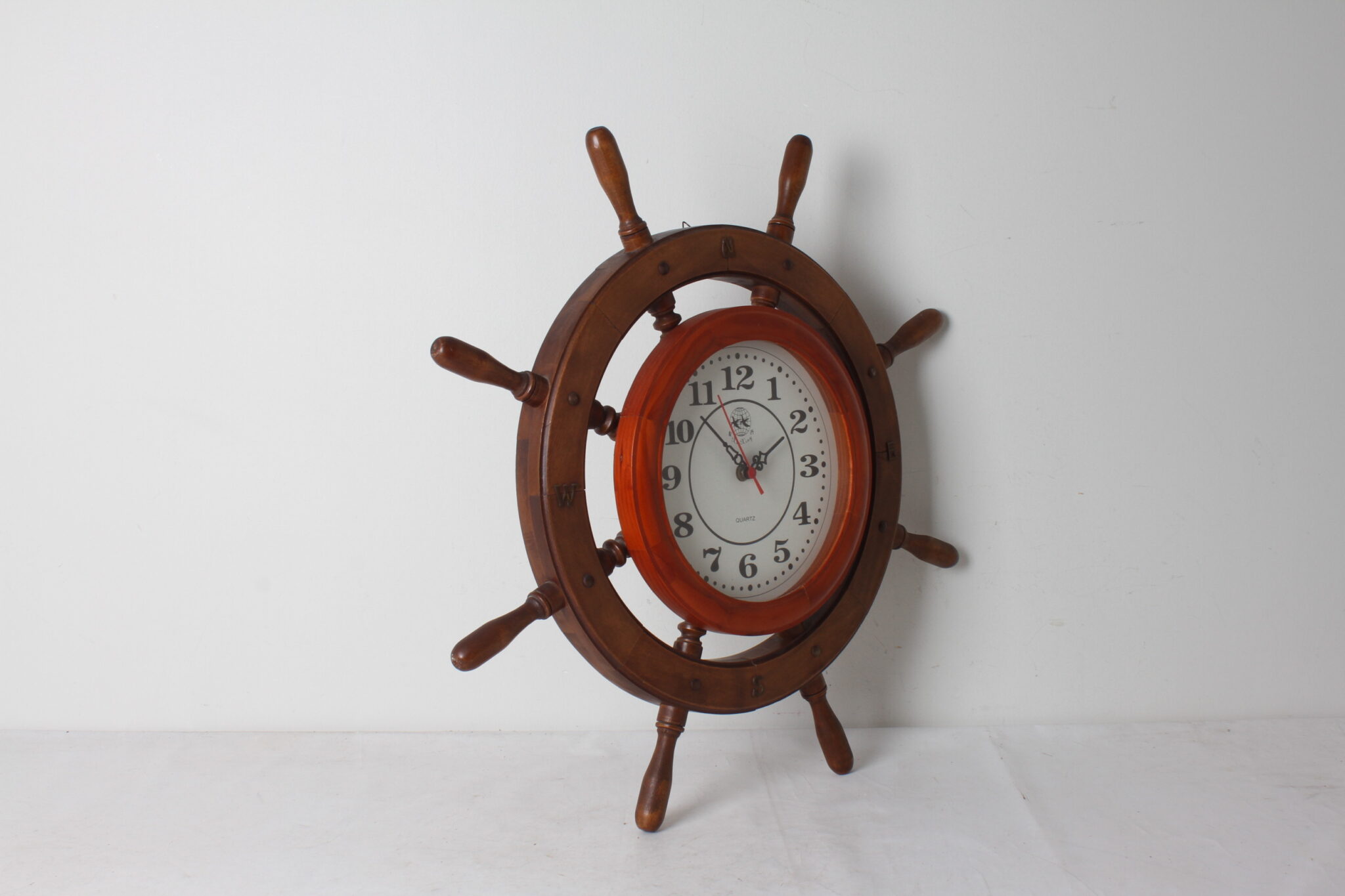 Horloge-murale-de-gouvernail-de-bateau-emmaus-etikette-scherwiller (3)