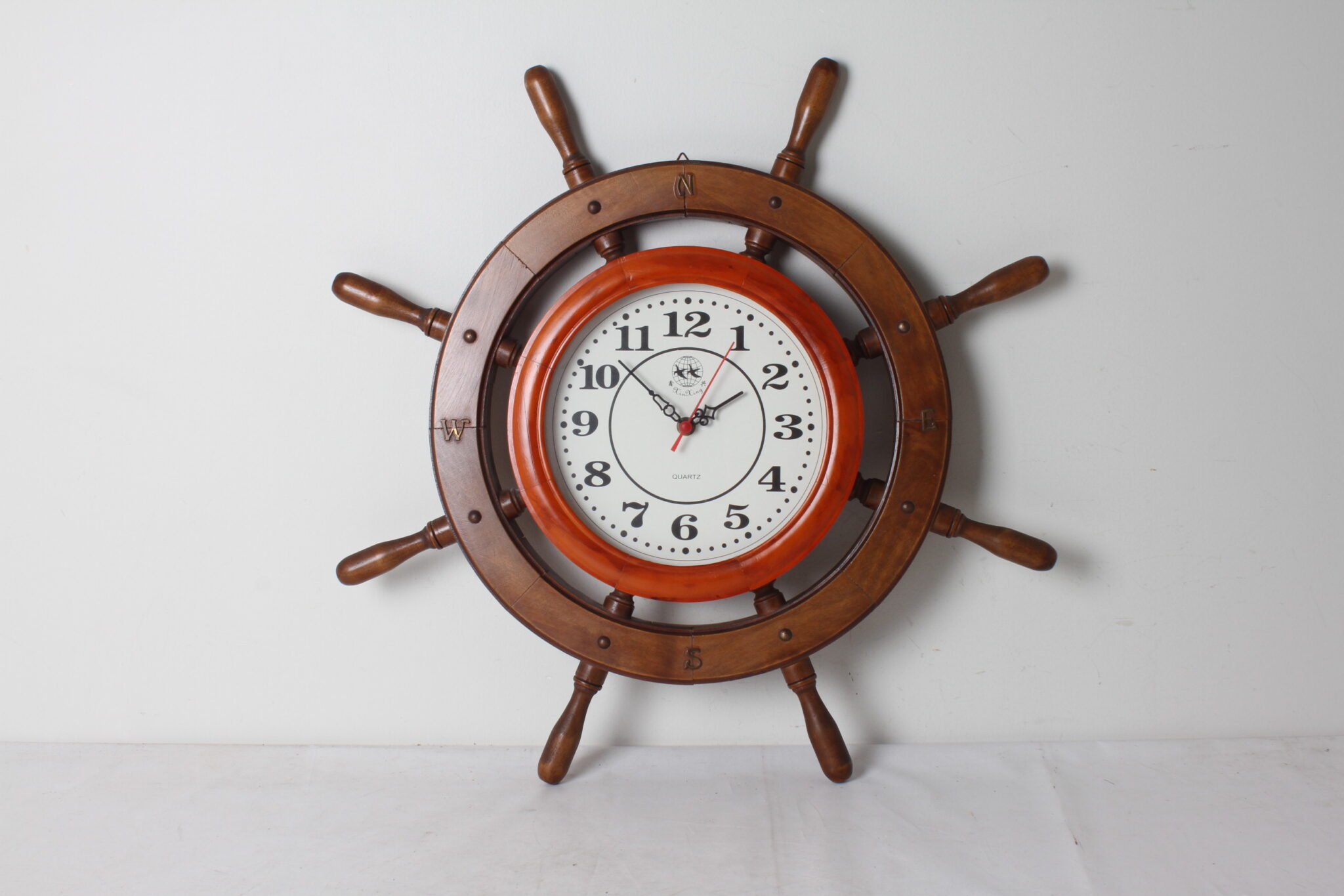 Horloge-murale-de-gouvernail-de-bateau-emmaus-etikette-scherwiller (4)