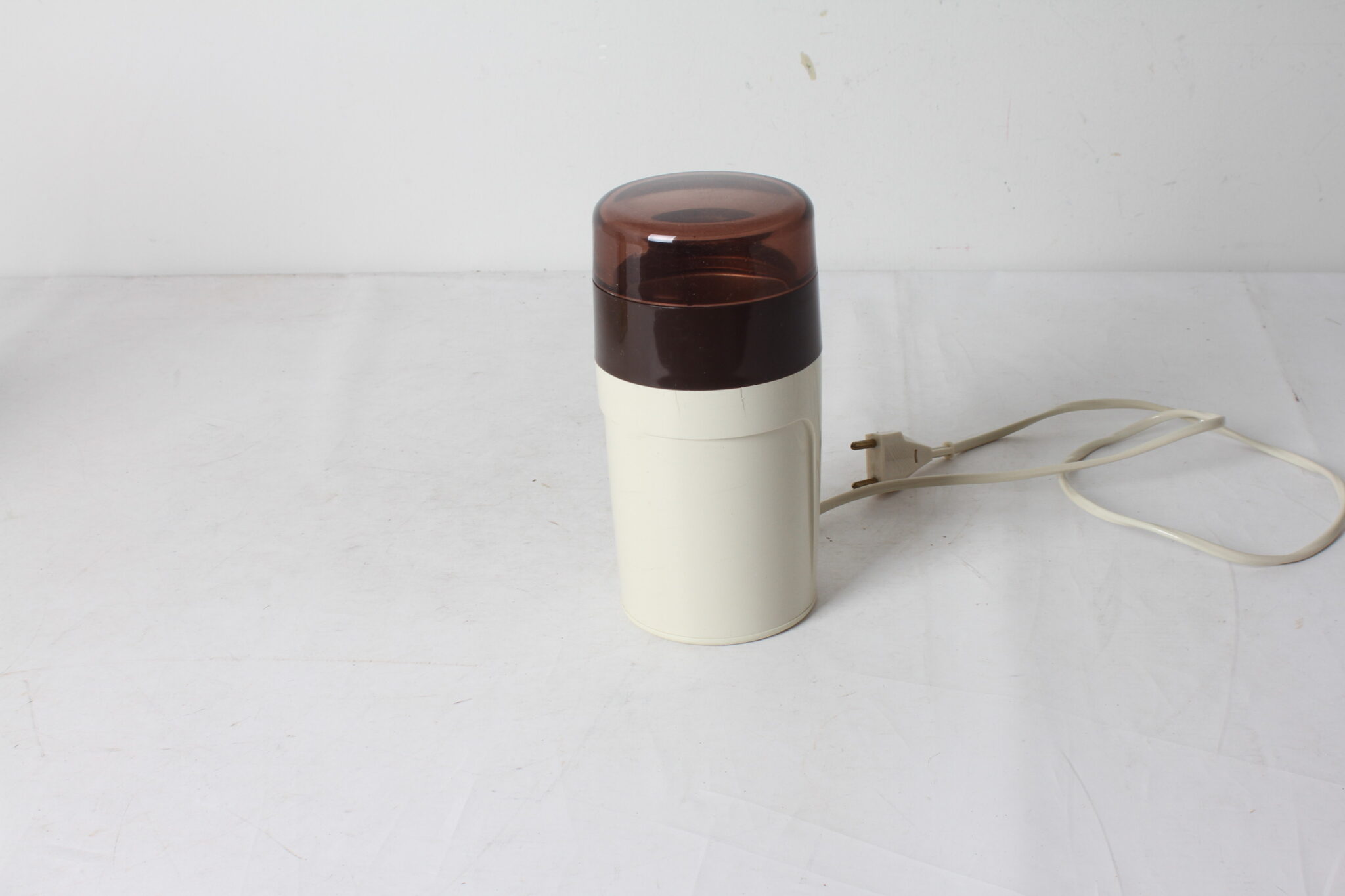 moulin-a-cafe-electrique-vintage-de-la-marque-moulinex-modele-super-junior-s-petit-electromenager-brocante-occasion-emmaus-scherwiller-etikette (4)