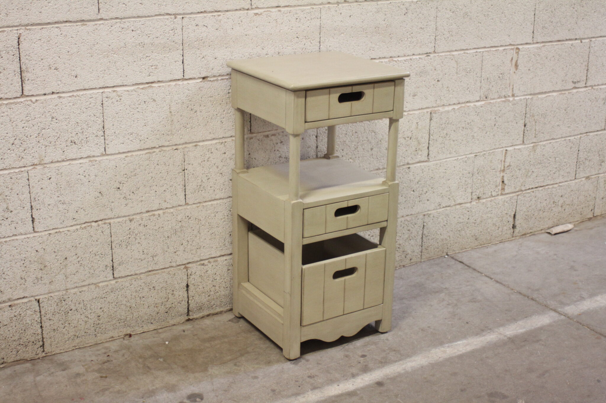 petit-meuble-de-decoration-rangement-3-tiroirs-bois-mobilier-occasion-emmaus-scherwiller-etikette (2)