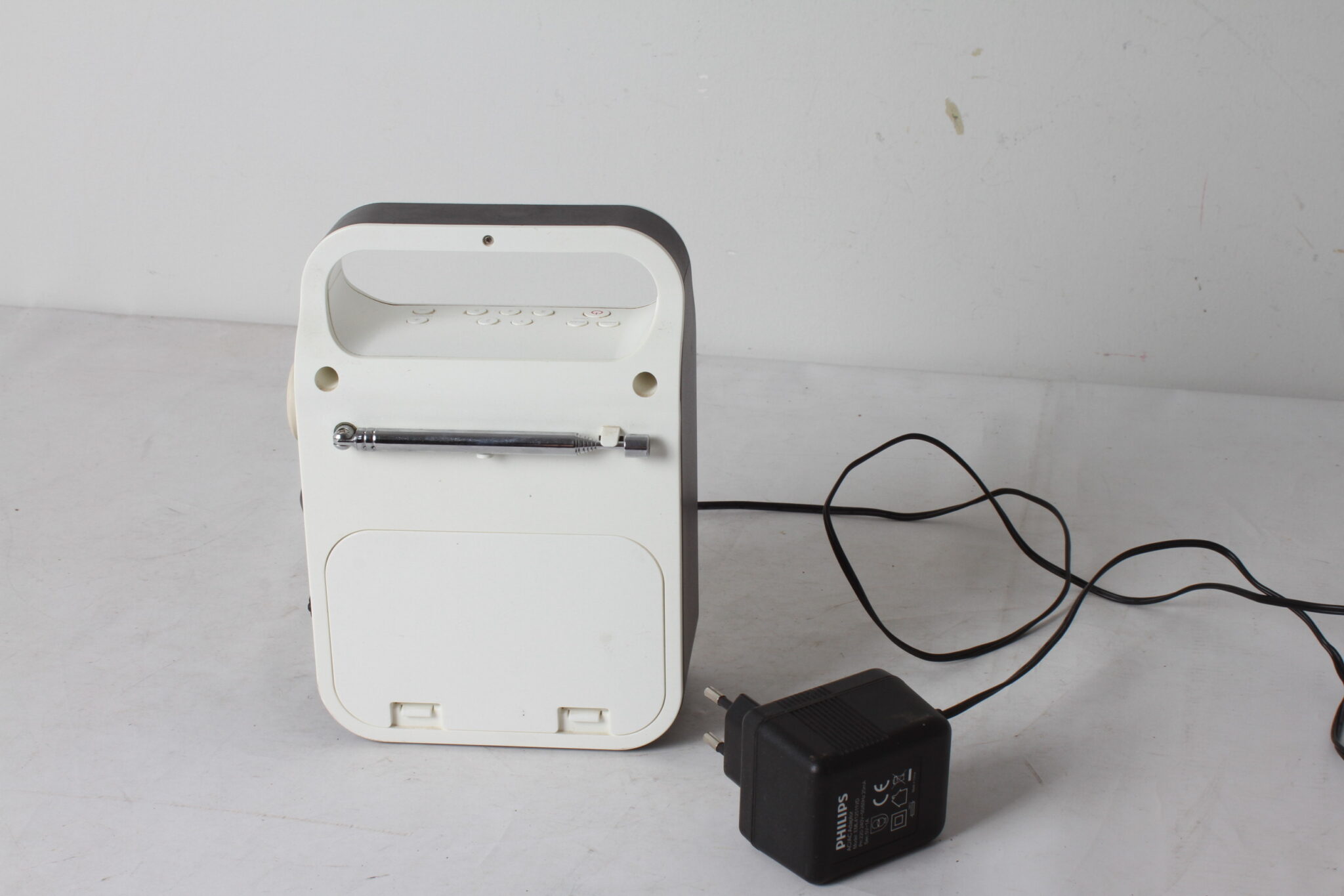 radio-portable-philips-ae2600w-petit-electromenager-occasion-emmaus-scherwiller-etikette (4)