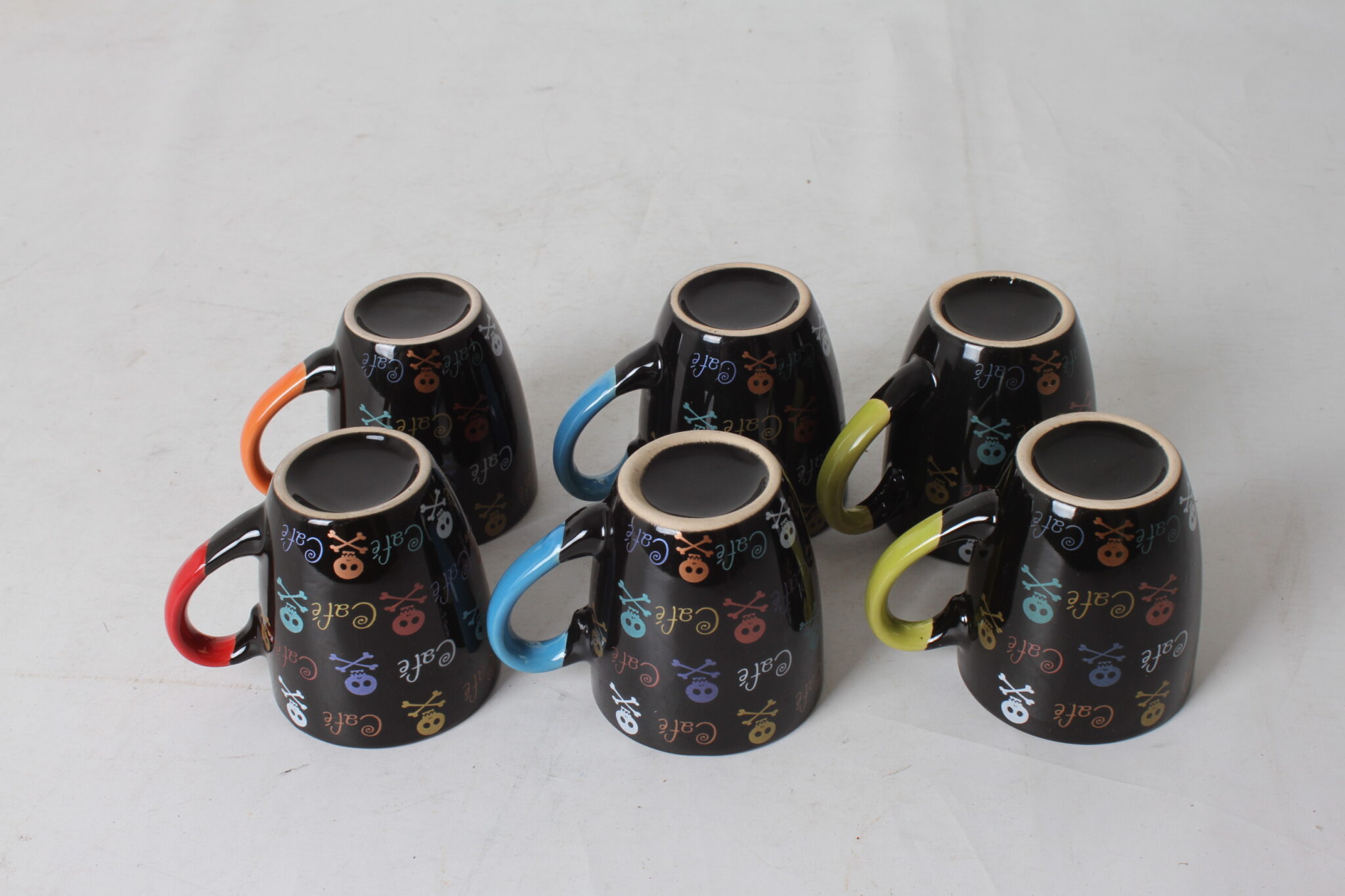 tasses-a-expresso-gres-decor-tetes-de-mort-art-de-la-table-brocante-occasion-emmaus-scherwiller-etikette (1)
