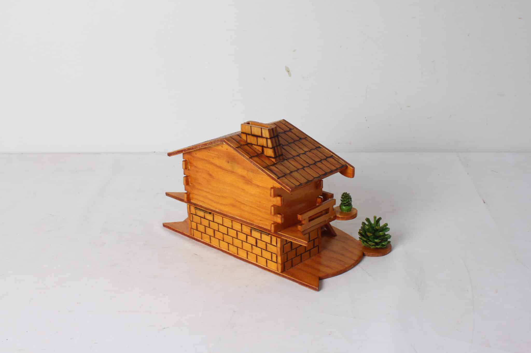 Tirelire-chalet-en-bois-vintage-emmaus-etikette-scherwiller (4)