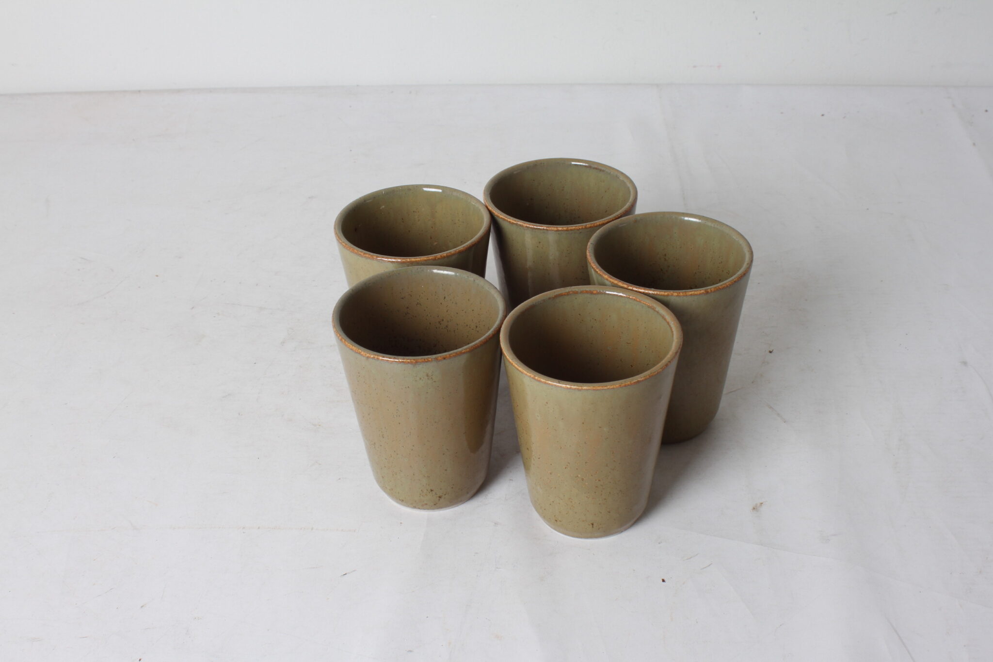 5-verres-vintage-en-gres-emmaus-etikette-scherwiller (1)