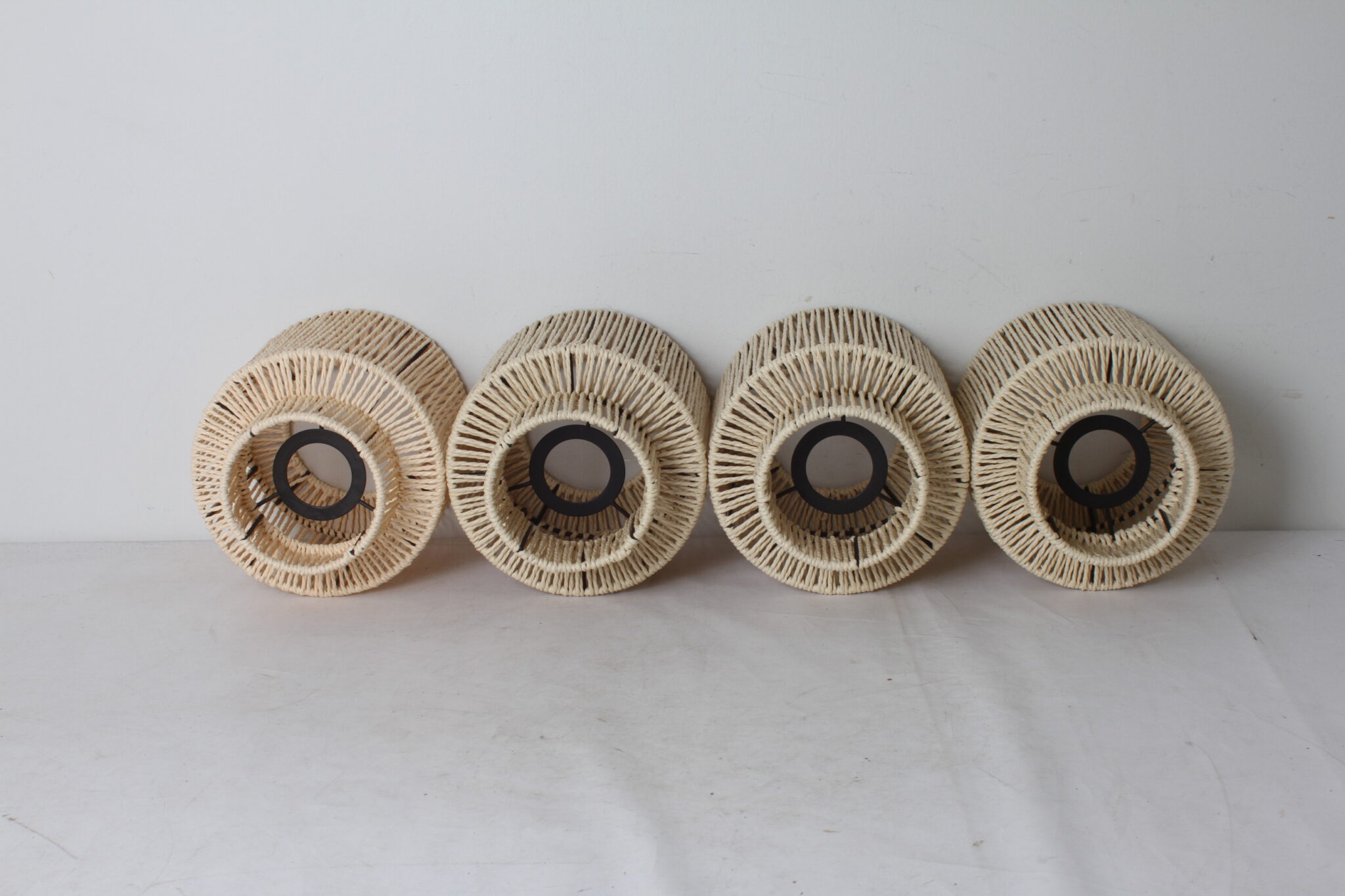 abats-jour-en-corde-tressee-beige-style-boheme-objets-deco-luminaires-occasion-emmaus-scherwiller-etikette (1)