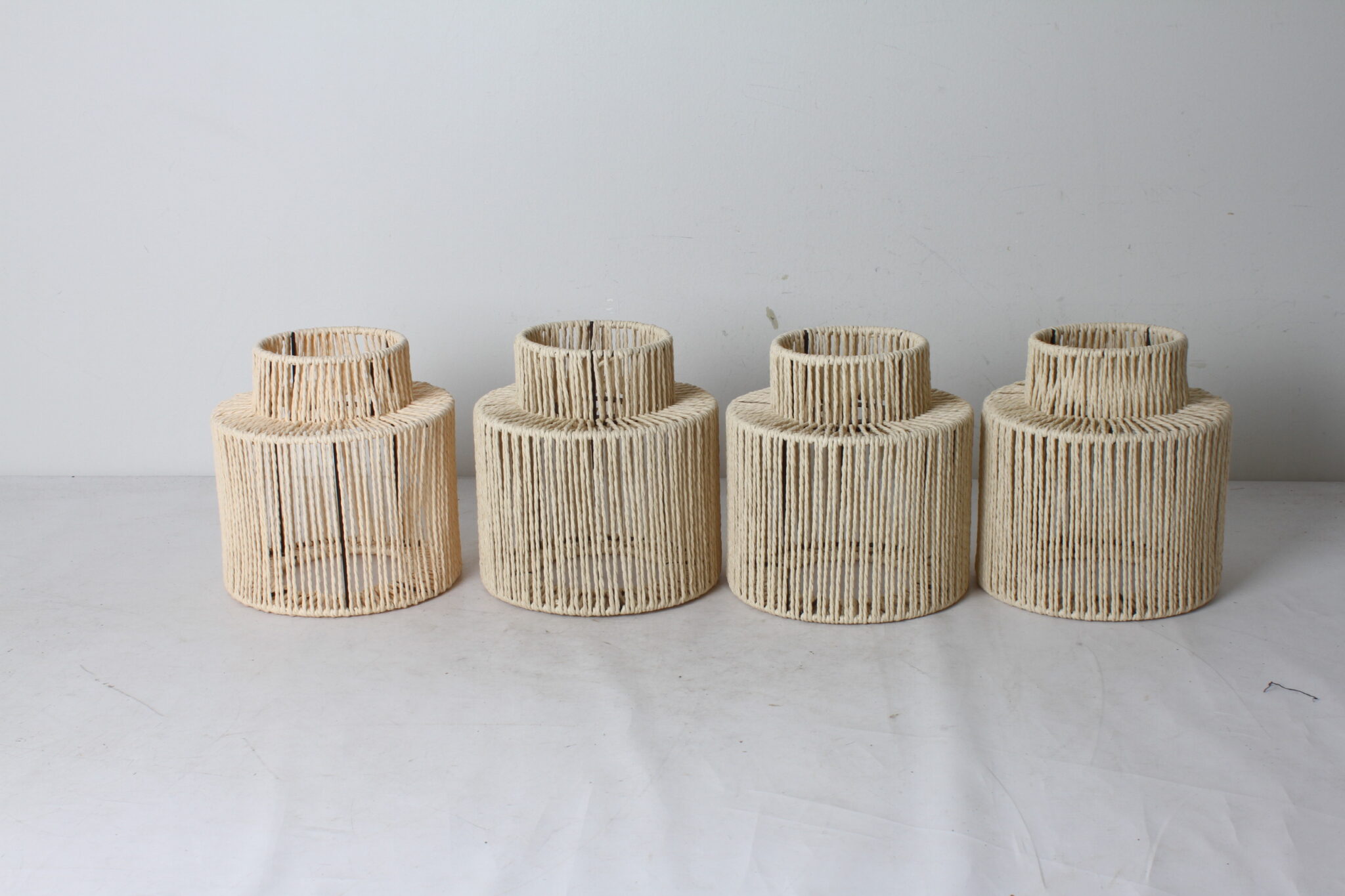 abats-jour-en-corde-tressee-beige-style-boheme-objets-deco-luminaires-occasion-emmaus-scherwiller-etikette (3)