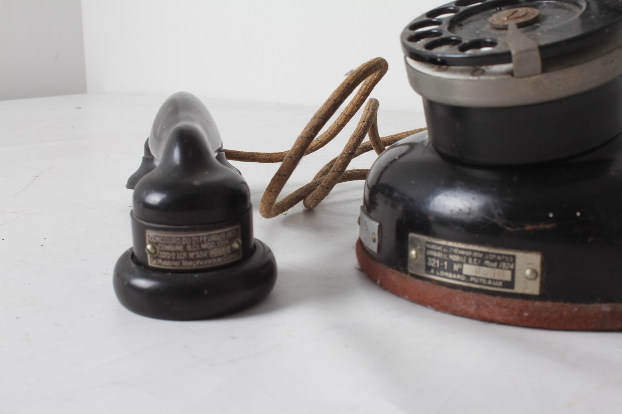 ancien-telephone-en-bakelite-cadran-rotatif-bci-modele-1927-objets-deco-brocante-occasion-emmaus-scherwiller-etikette (1)