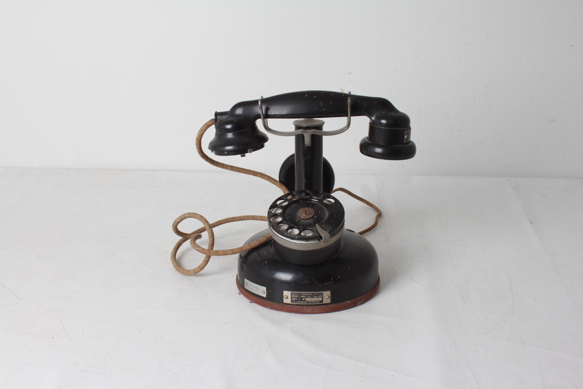 ancien-telephone-en-bakelite-cadran-rotatif-bci-modele-1927-objets-deco-brocante-occasion-emmaus-scherwiller-etikette (2)